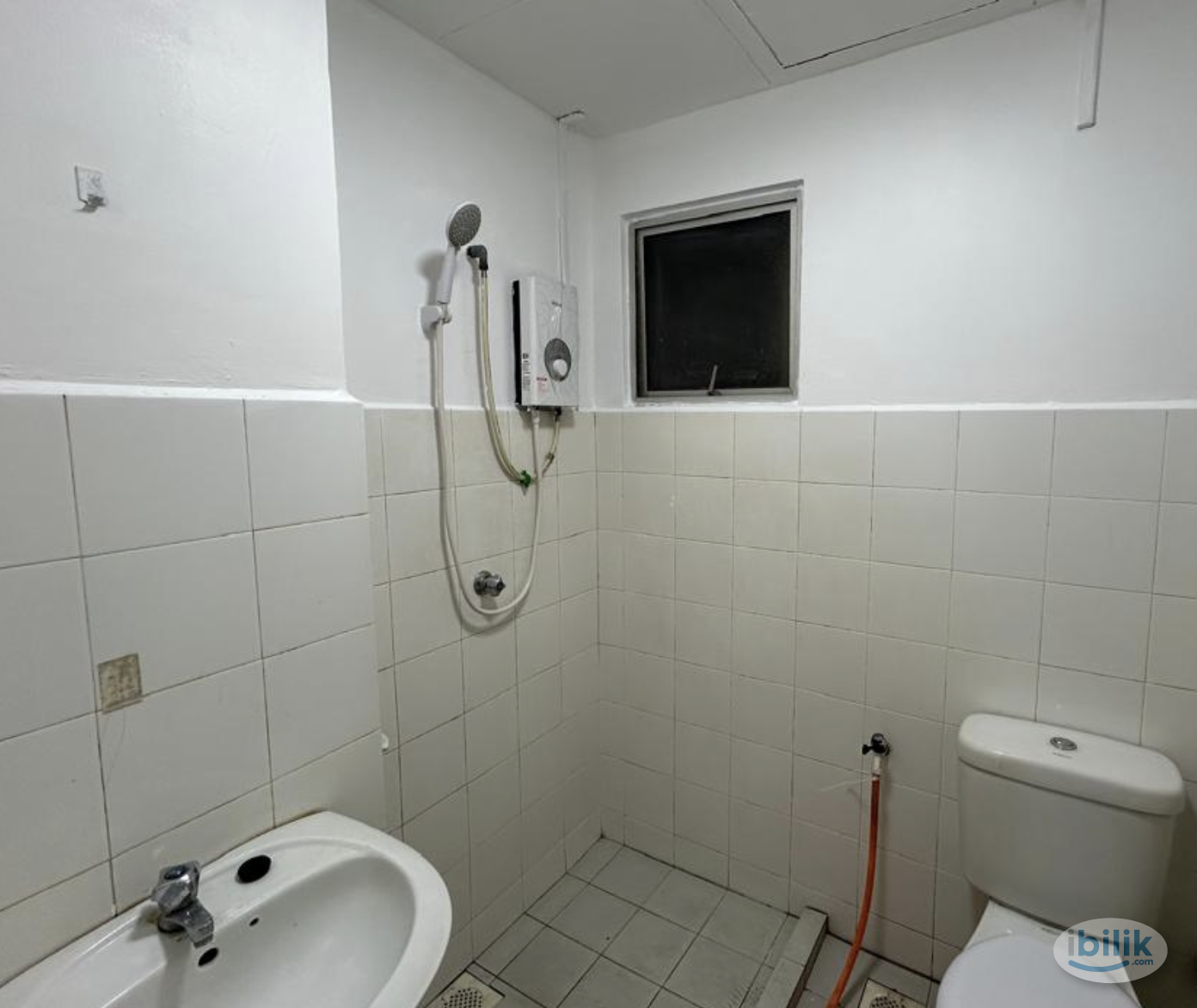 Middle Room at Park View Tower, Butterworth - Image 2