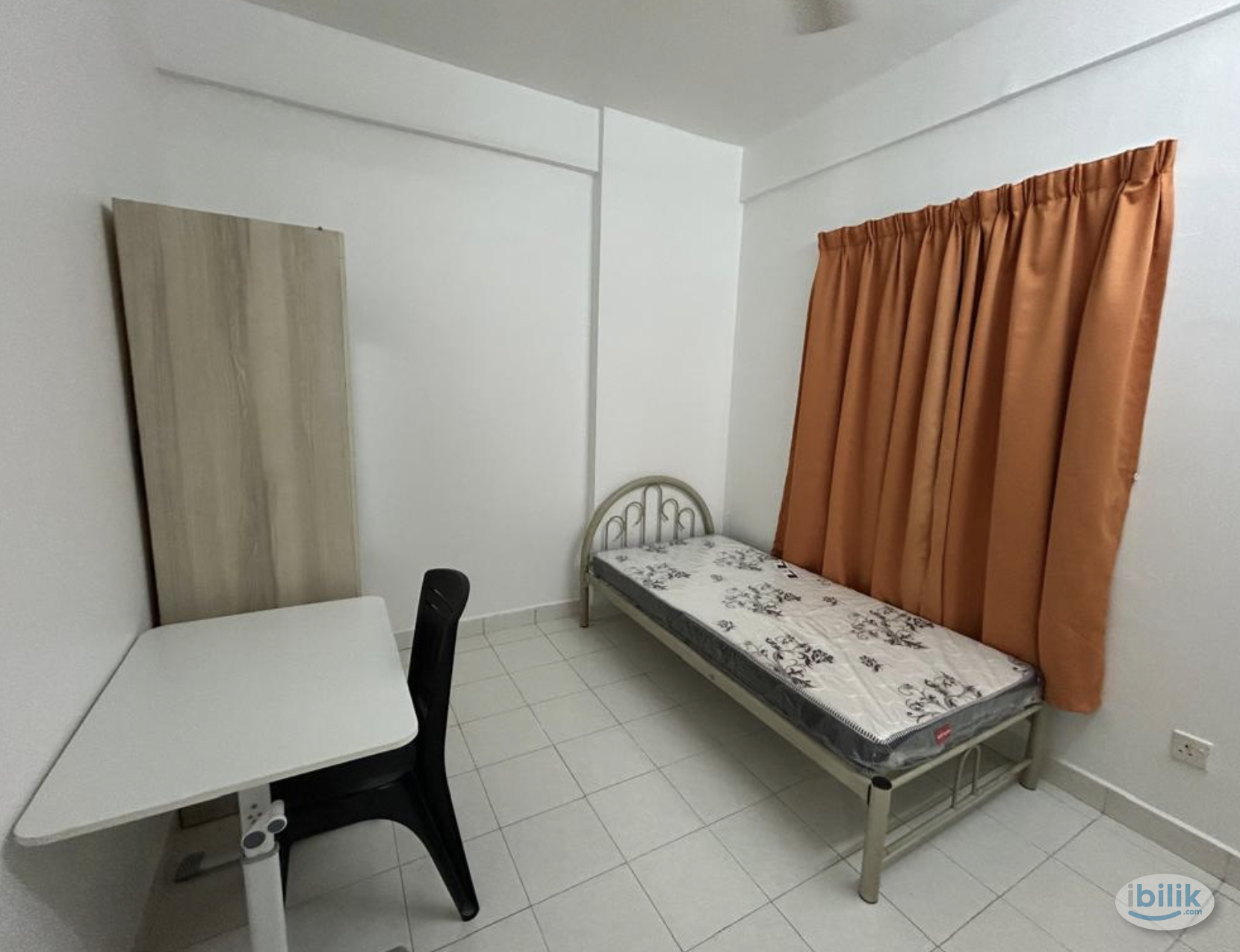 Middle Room at Park View Tower, Butterworth - Image 1