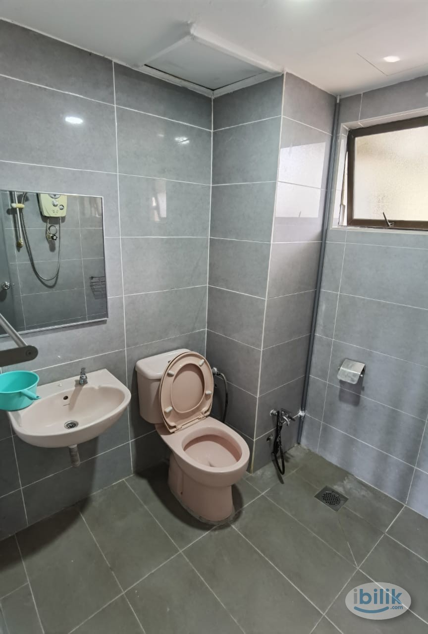 Medium Female Room at Vista Komanwel C, Bukit Jalil - Image 2