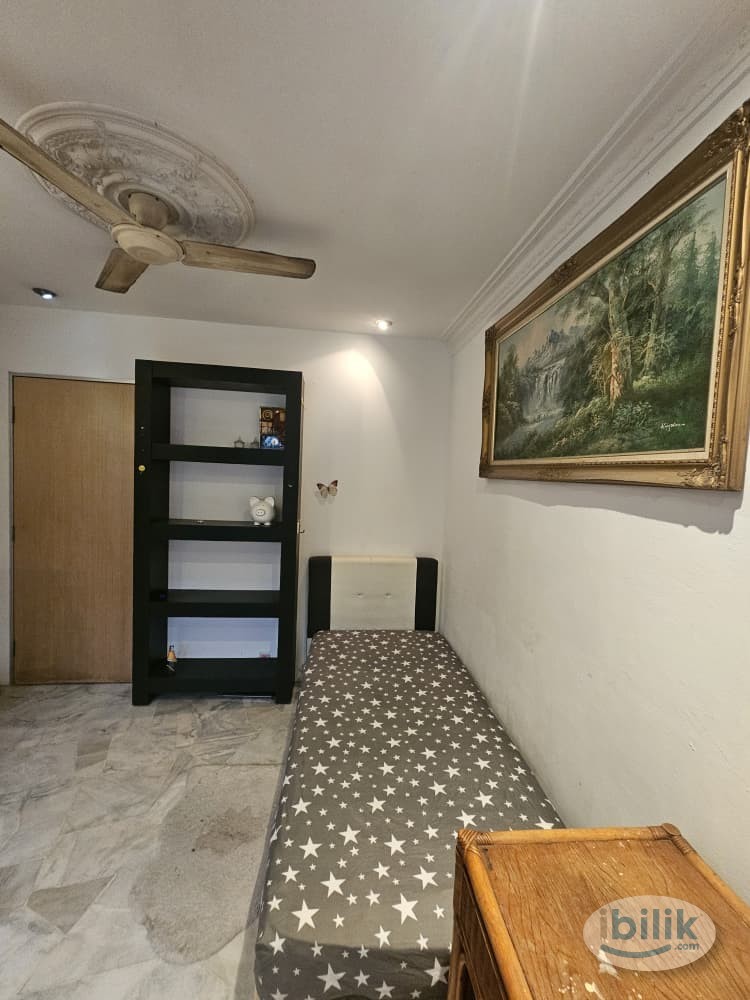 Middle Room at Taman Desa, Kuala Lumpur - Image 1