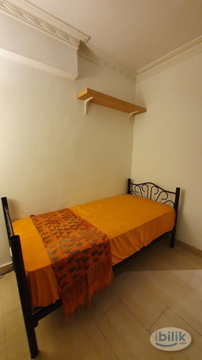 Middle Room at Taman Desa, Kuala Lumpur - Image 2