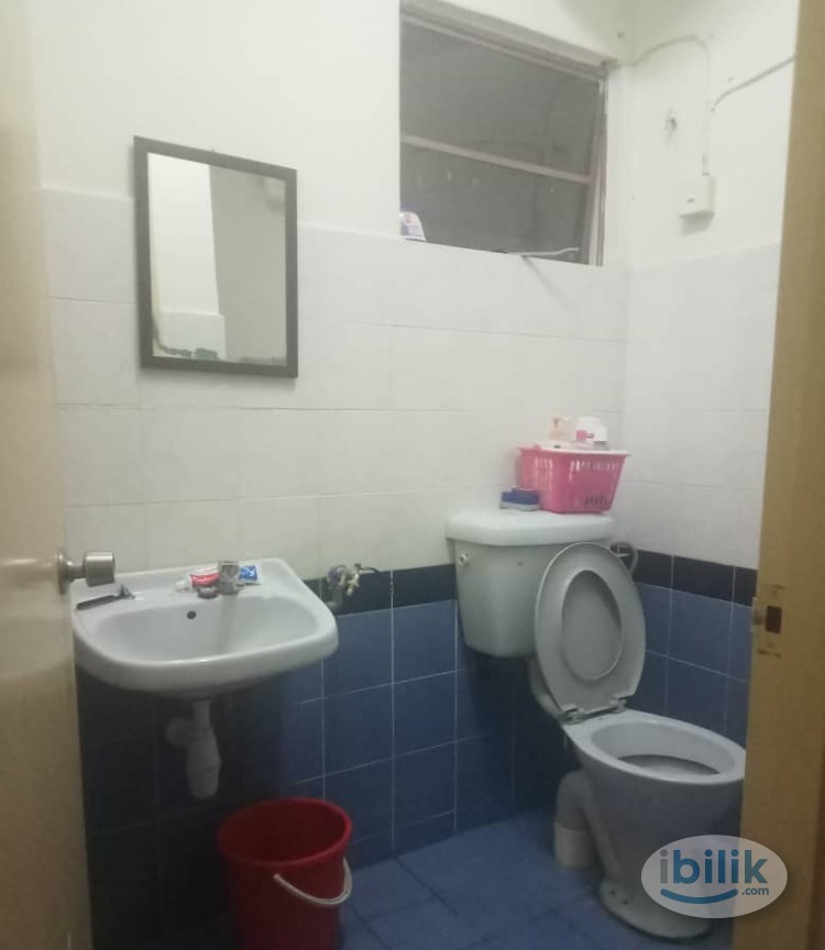 Middle Room at Taman Desa, Kuala Lumpur - Image 4