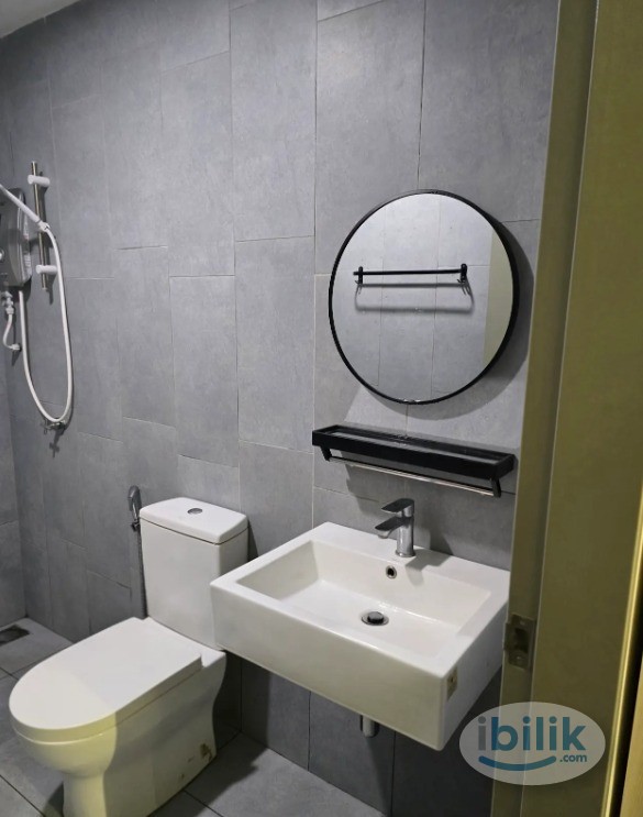Middle Room at M Vertica KL City Residences, Cheras - Image 1