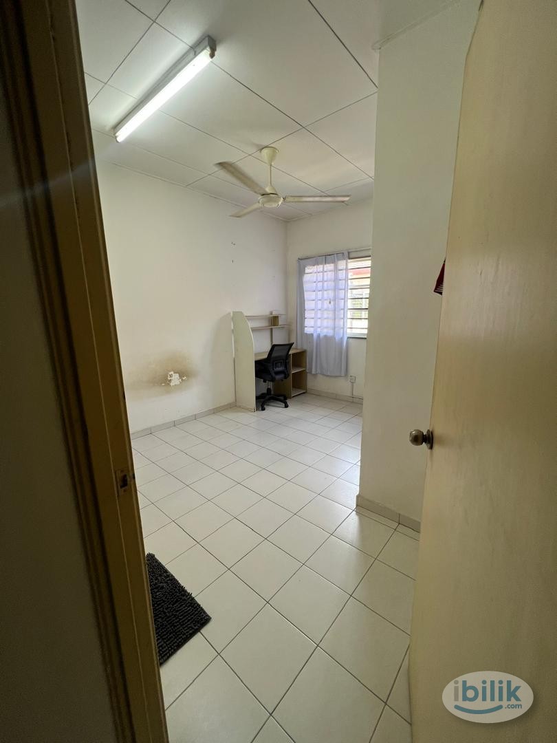 Single Room at Taman Damai Utama, Bandar Kinrara - Image 1