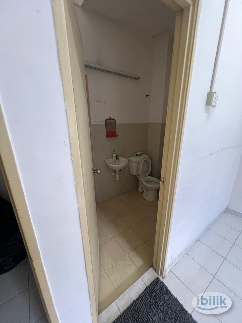 Single Room at Taman Damai Utama, Bandar Kinrara - Image 3