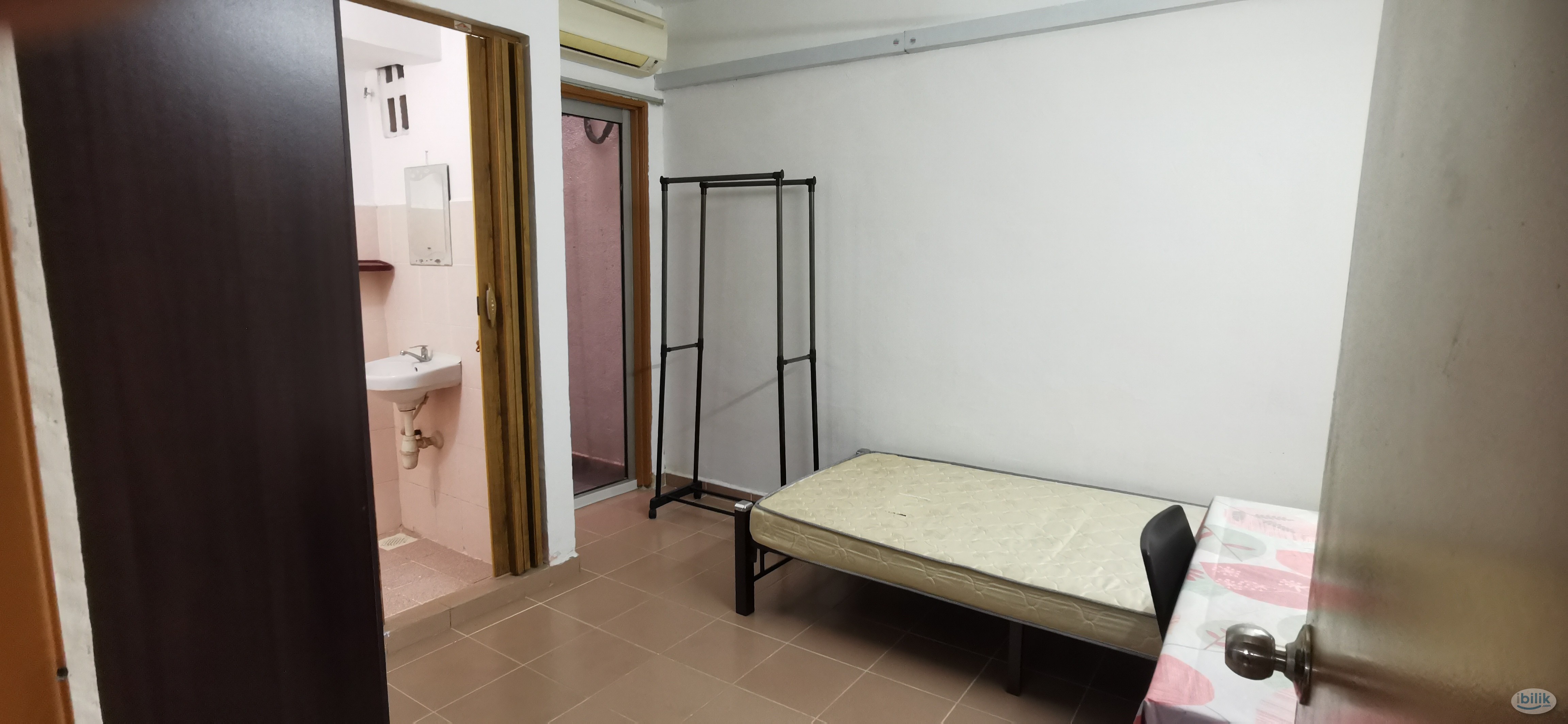 SS15 house facing Subang Jaya LRT / KTM station – own bath, room furnished posted by owner - Image 1