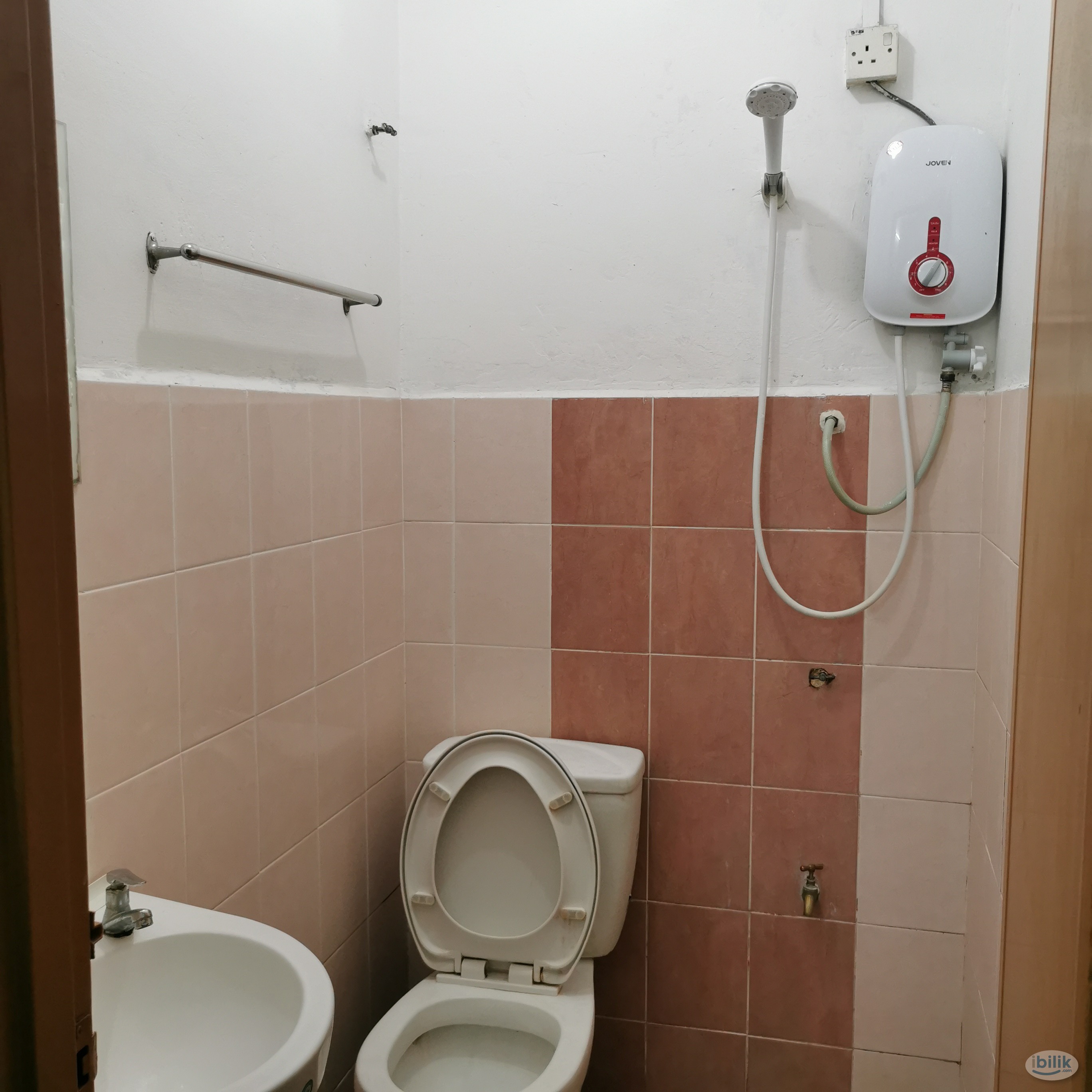 SS15 house facing Subang Jaya LRT / KTM station – own bath, room furnished posted by owner - Image 4