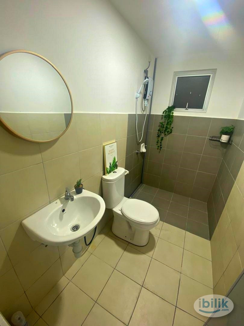 Master Room with attached Bathroom, Kiara Kasih Kondominium Mont Kiara - Image 2
