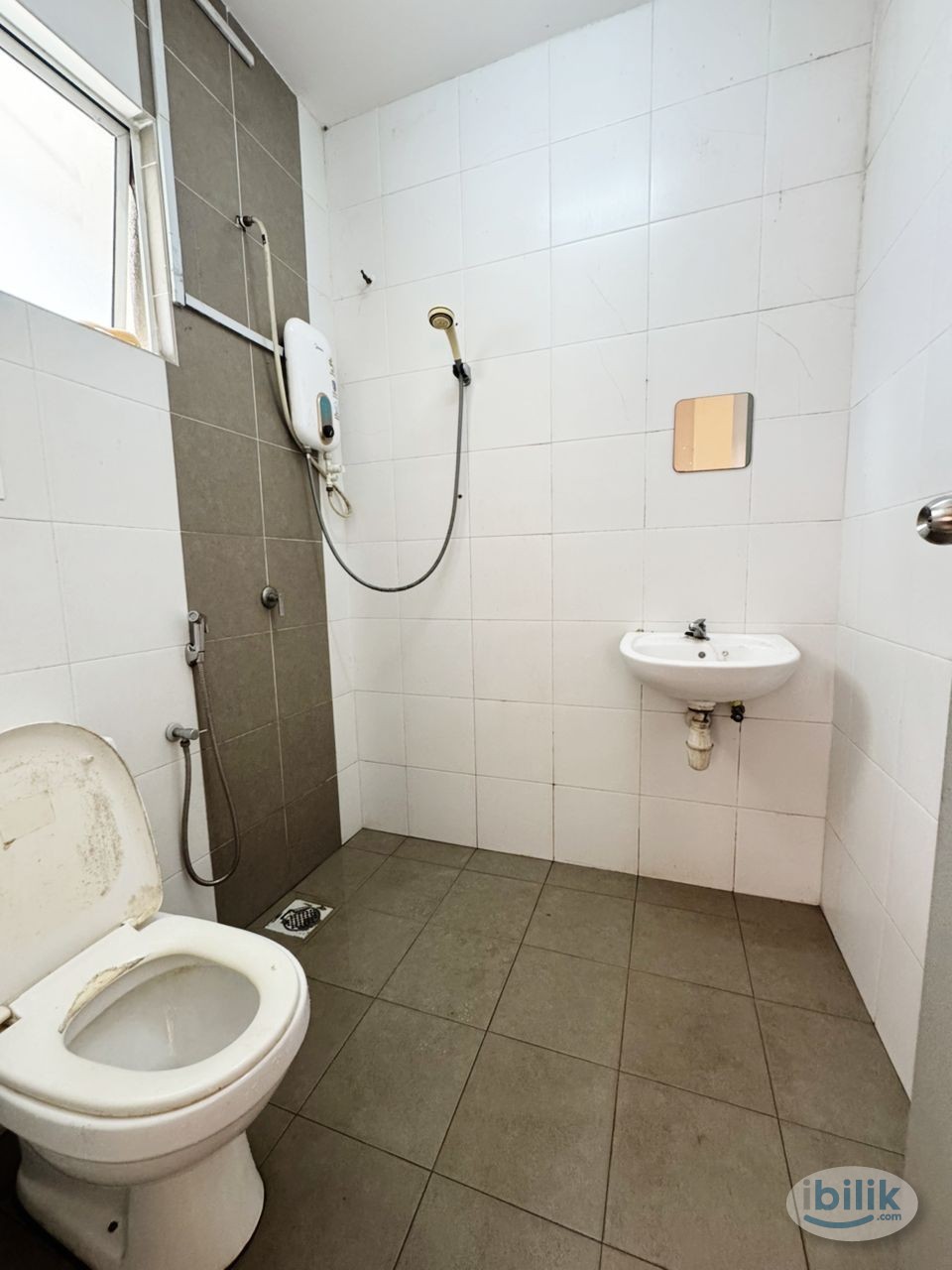 Looking room at Jenjarom❓ 0 Deposit allowed✅ Ready to Move-In💥 - Image 4