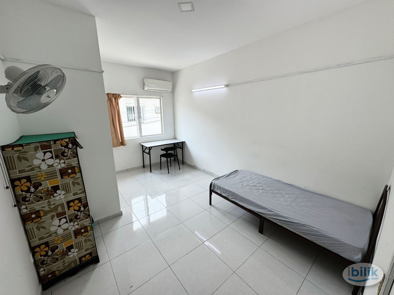 7min to Lotus Jenjarom🛍️🛒 Comfy Room with Bathroom🛁 - Image 1