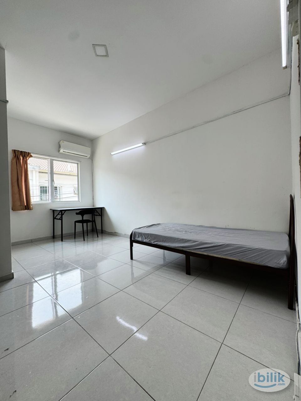 7min to Lotus Jenjarom🛍️🛒 Comfy Room with Bathroom🛁 - Image 3