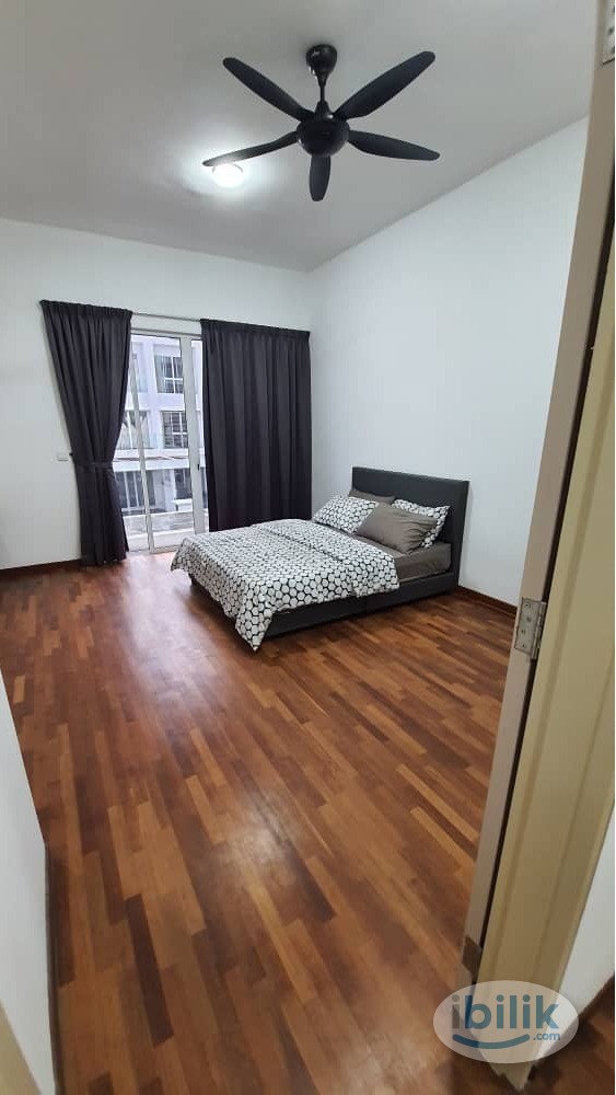Master Bedroom With Private Bathroom Attached - Image 1