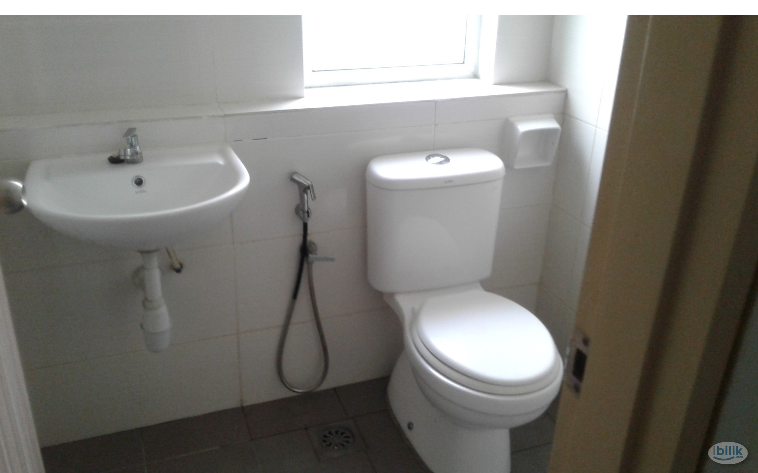 Single Room With Private Bathroom Attached - Image 3