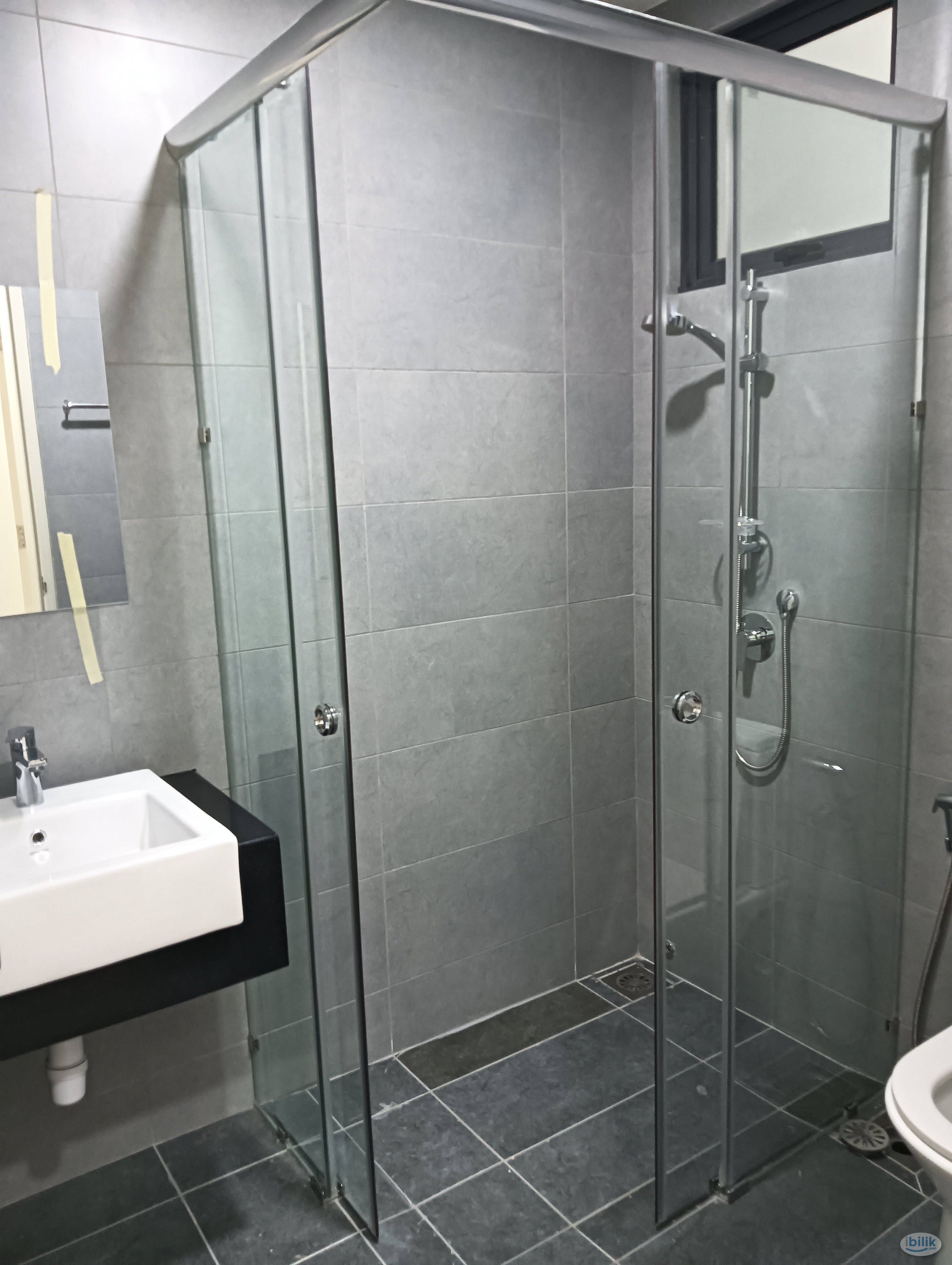 Middle Room at Sunway Avila Residences, Taman Sri Rampai - Image 3
