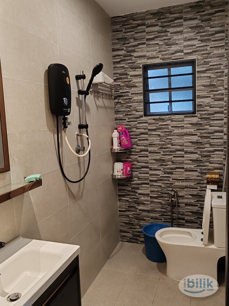 Middle Room at Taman Bukit Indah, Ampang Nearby Giant, TMN TAR, Ampang Point - Image 5