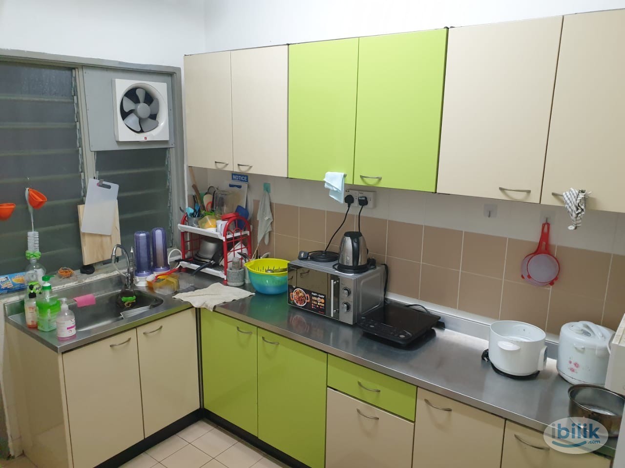Master bedroom with private bathroom at Residensi Laguna condo, Bandar Sunway - Image 3