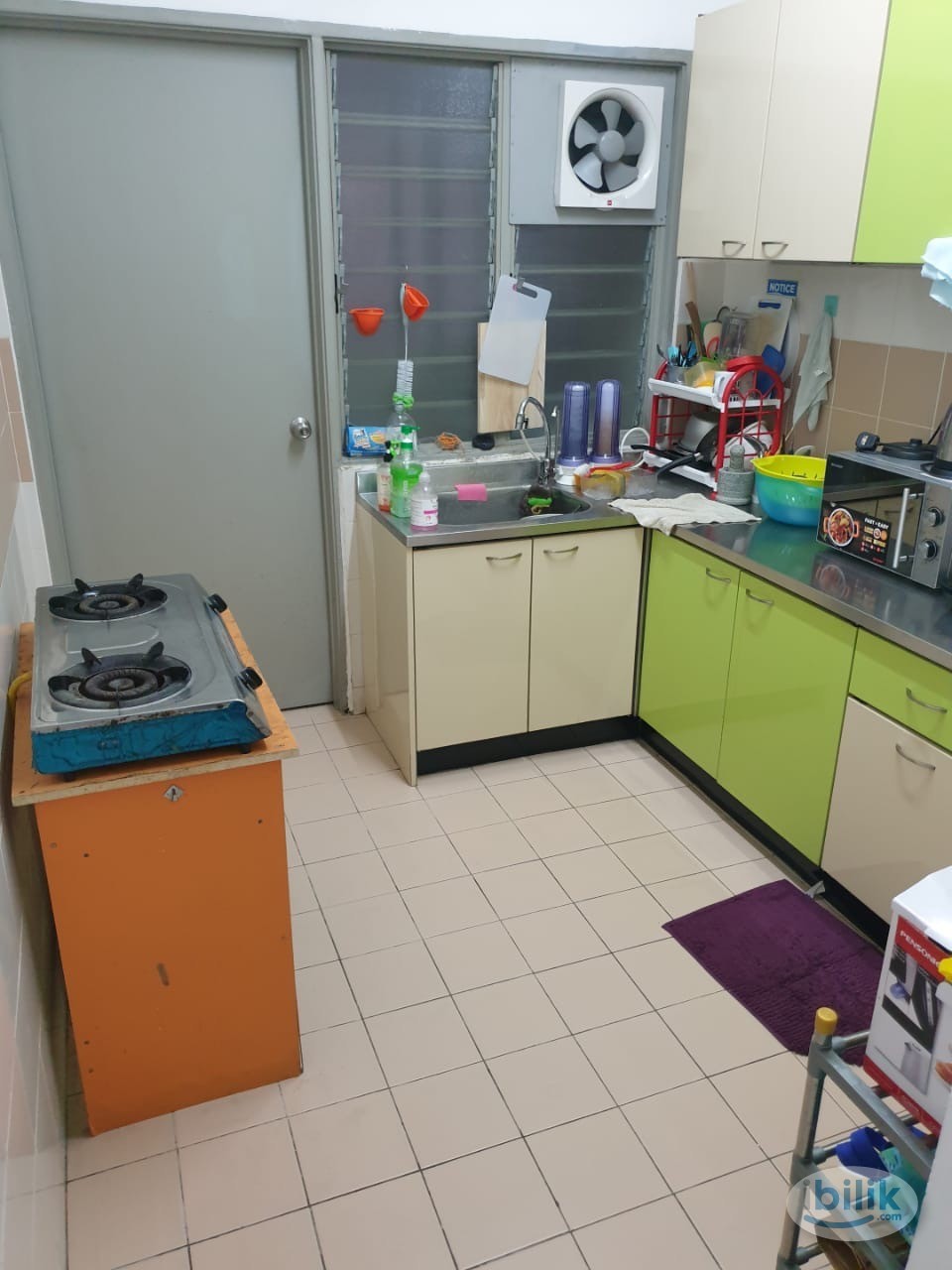 Master bedroom with private bathroom at Residensi Laguna condo, Bandar Sunway - Image 4