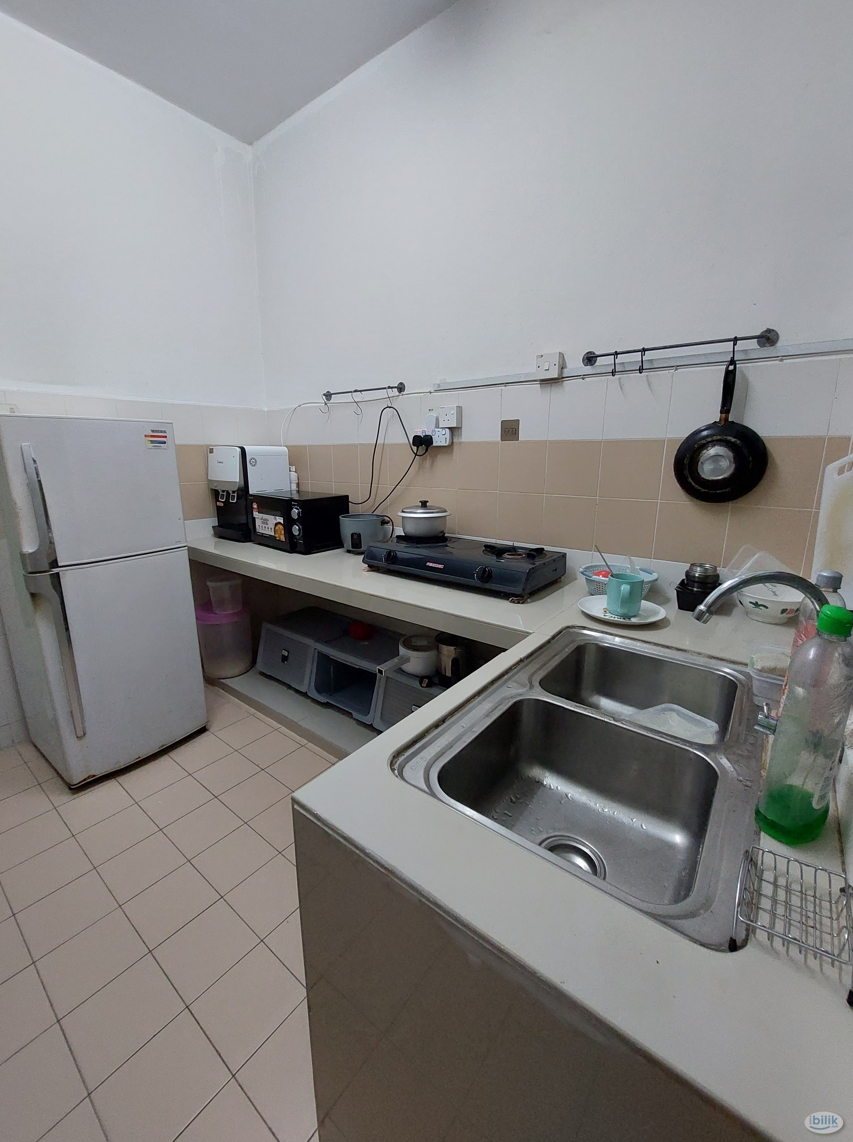 Small room at Residensi Laguna condo, Bandar Sunway - Image 2