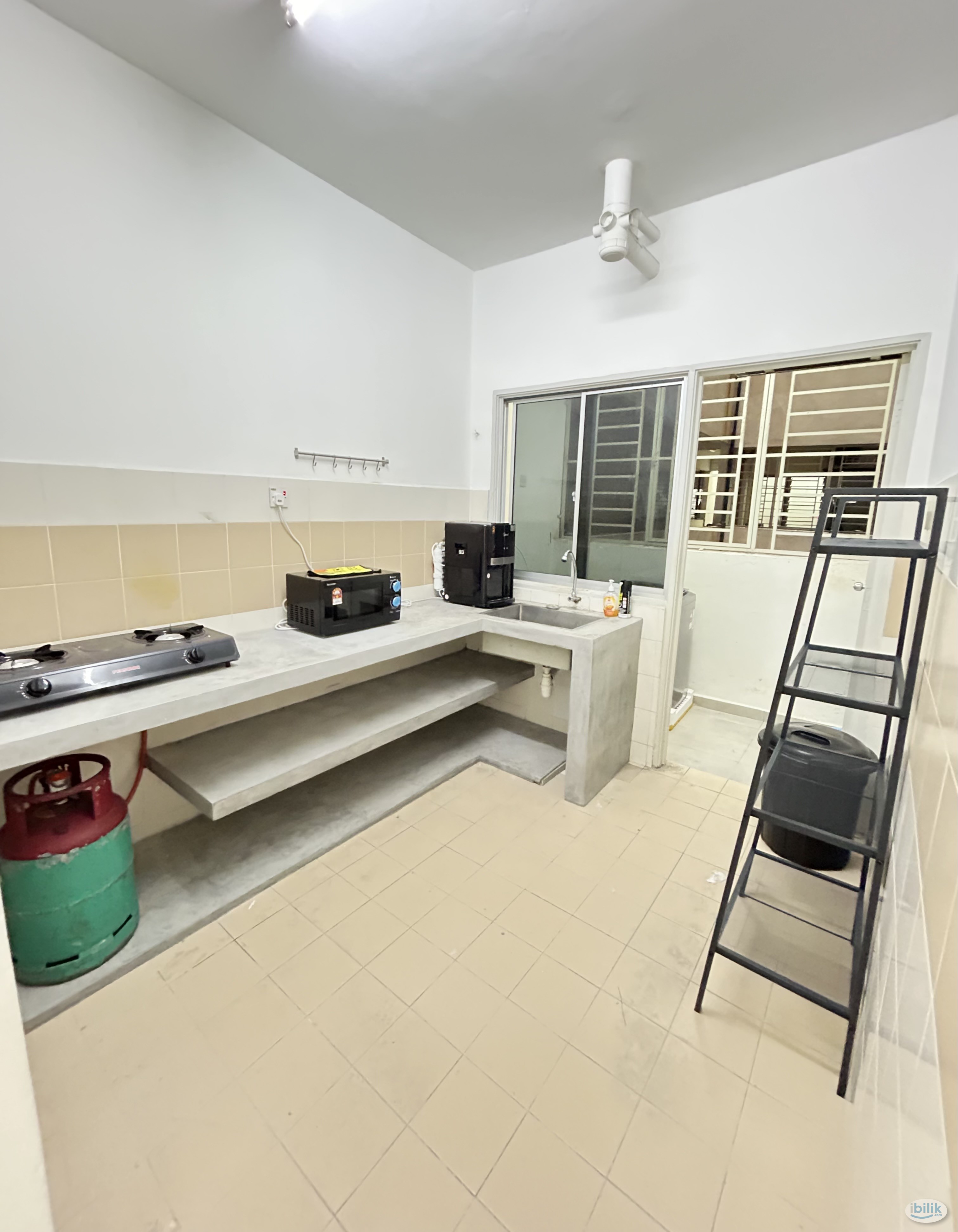 Small room at Residensi Laguna condo, Bandar Sunway - Image 2