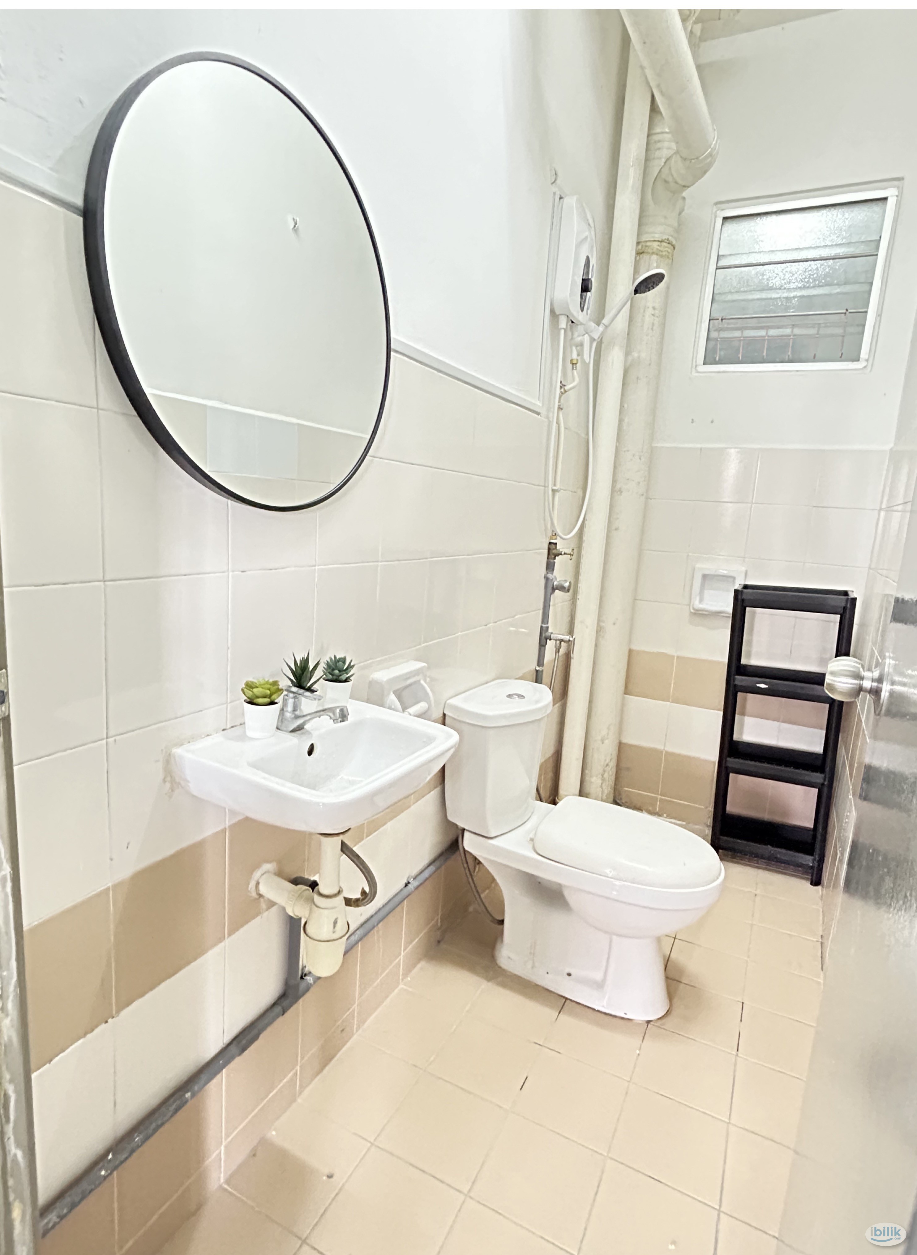 Small room at Residensi Laguna condo, Bandar Sunway - Image 3