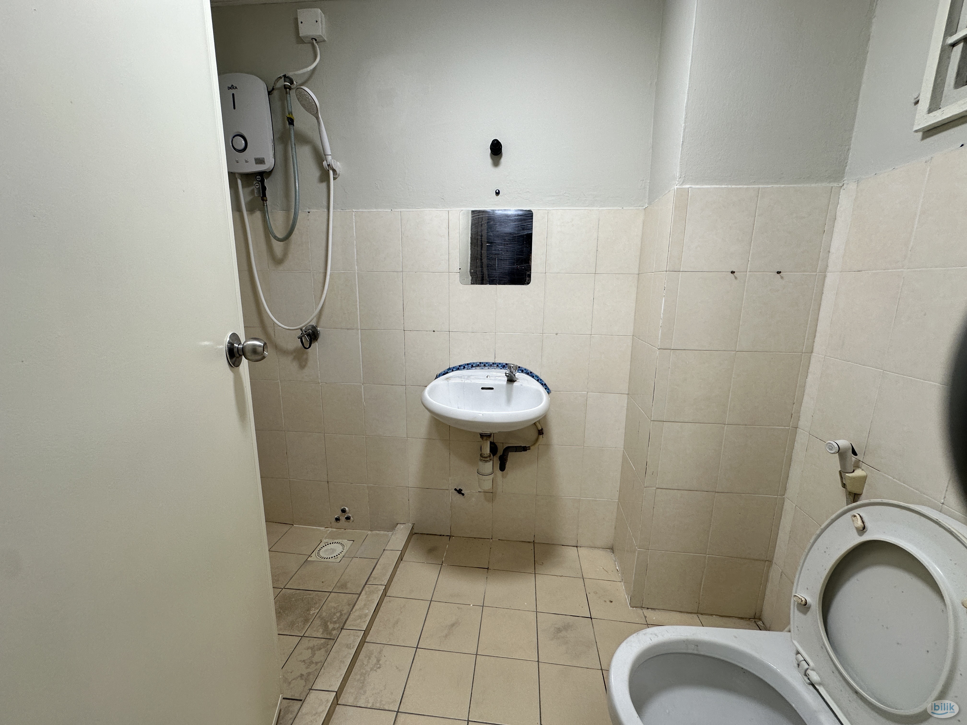 🌺PALM SPRING AIRCOND ROOM🌺 Female Only ⭐ Near Sunway Medical & Shopping Hub! - Image 3