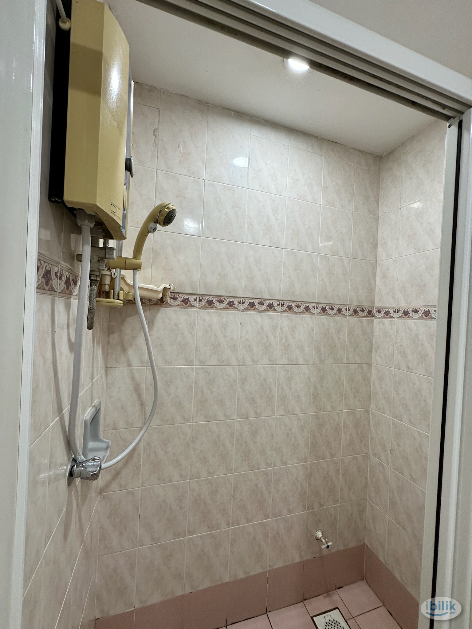 💃🏻 MUSLIMAH FRIENDLY UNIT 💃🏻 Pelangi Damansara Condo ⭐️ Aircond Room | Walk to The Curve, IKEA & MRT Mutiara - Image 5
