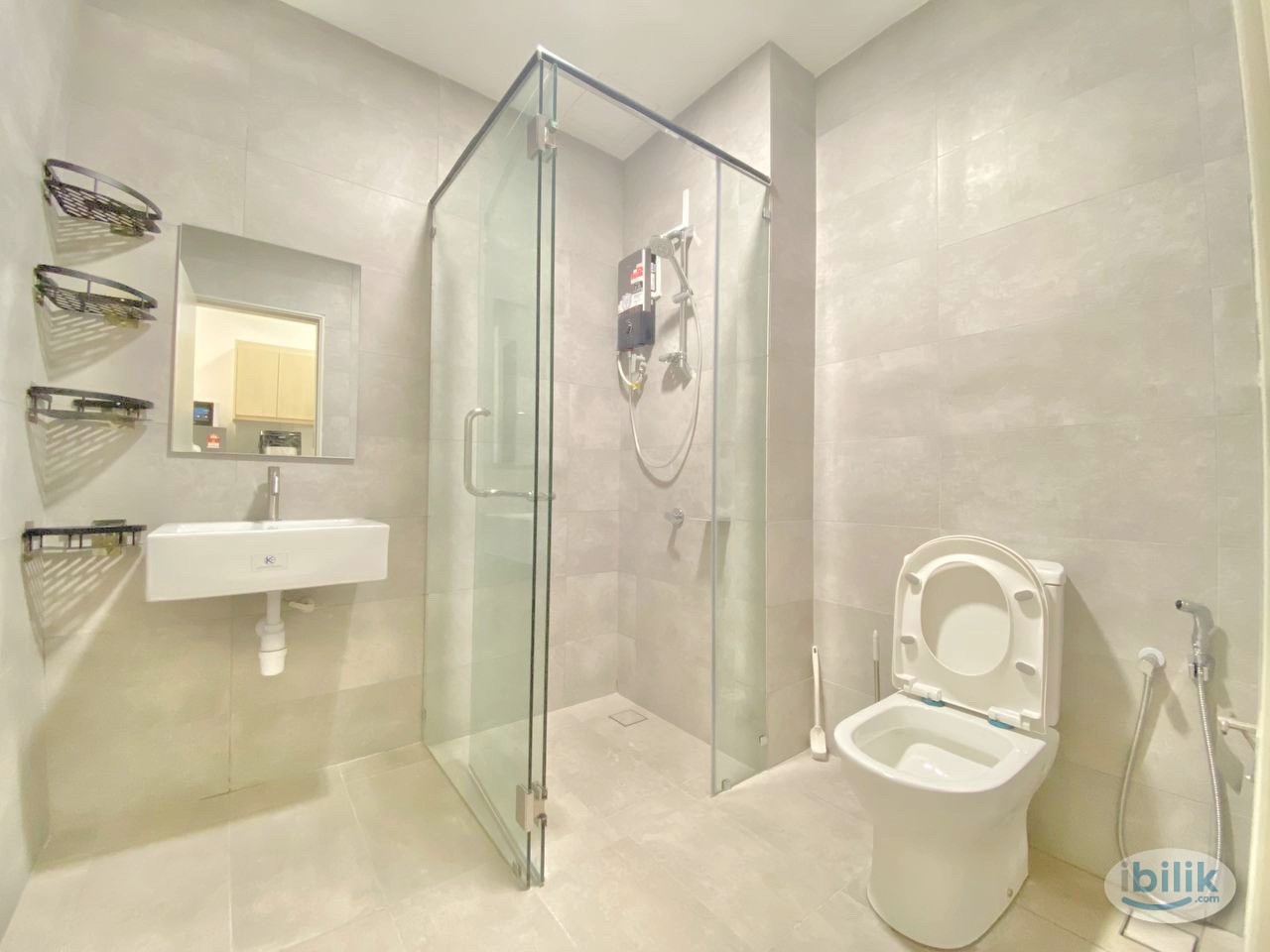 Middle Room with window at Armani Soho - Subang Jaya (Female Only) - Image 4