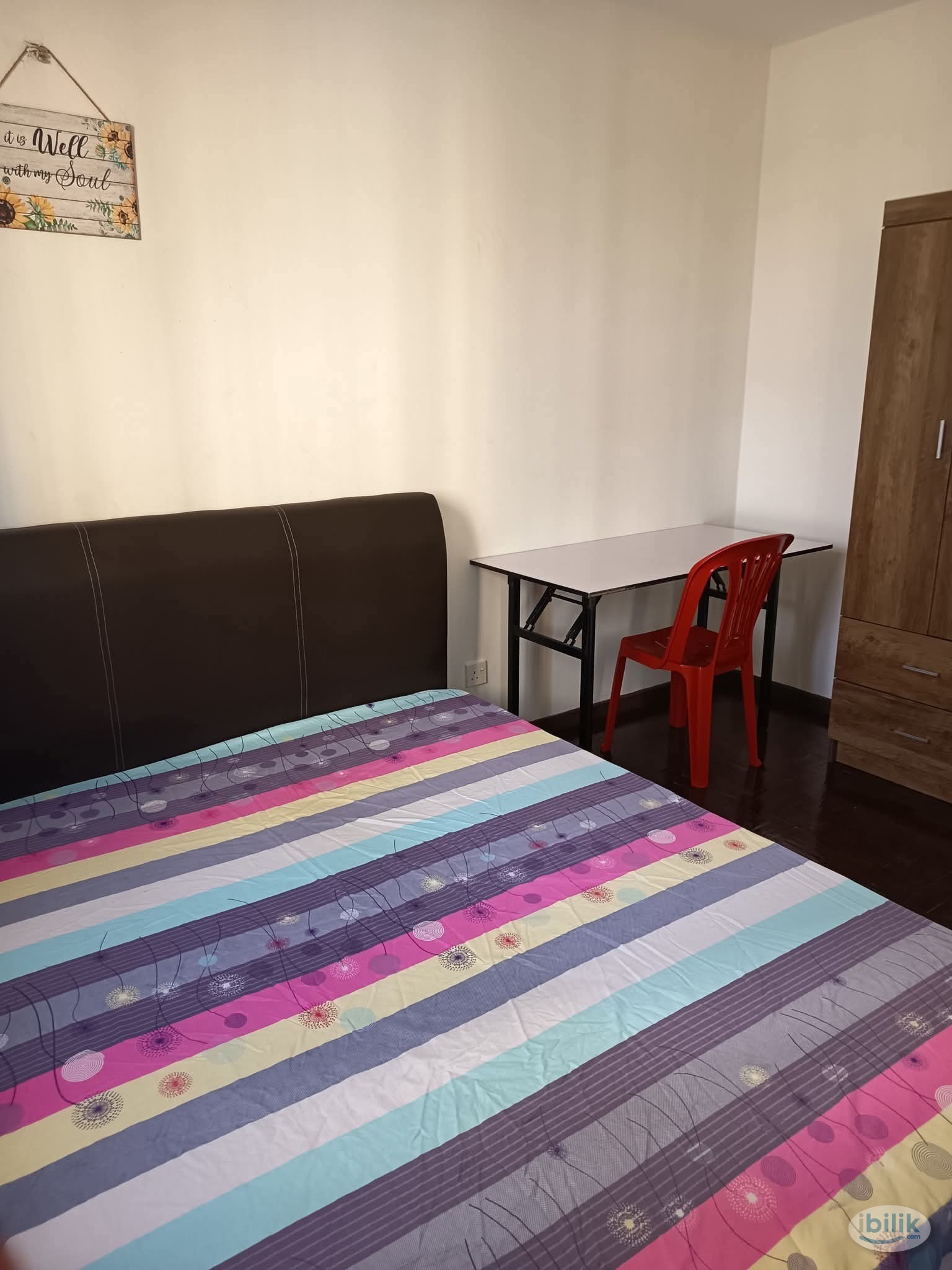 Middle Room at Central Park, Green Lane - Image 1