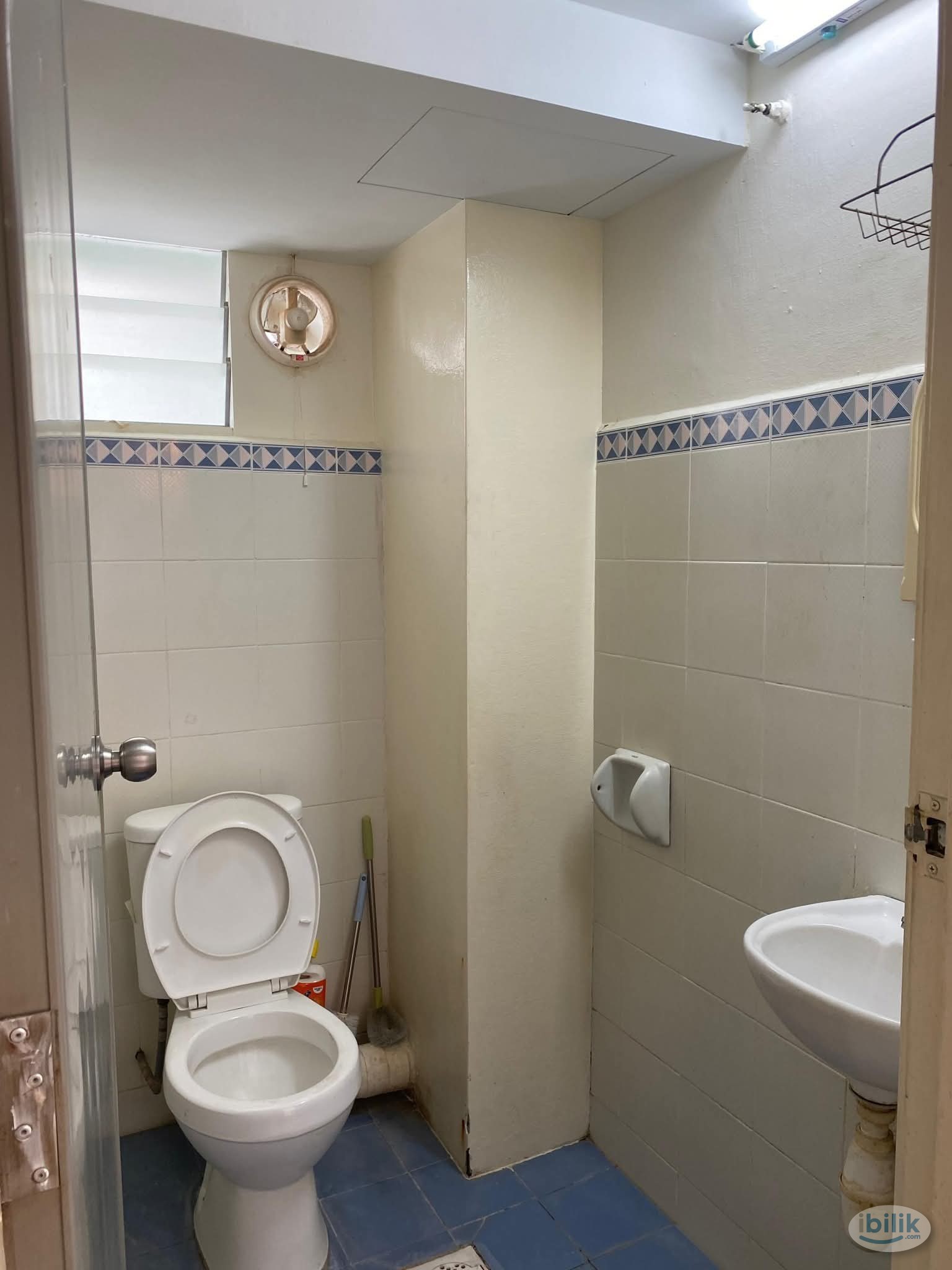 Middle Room at Central Park, Green Lane - Image 3