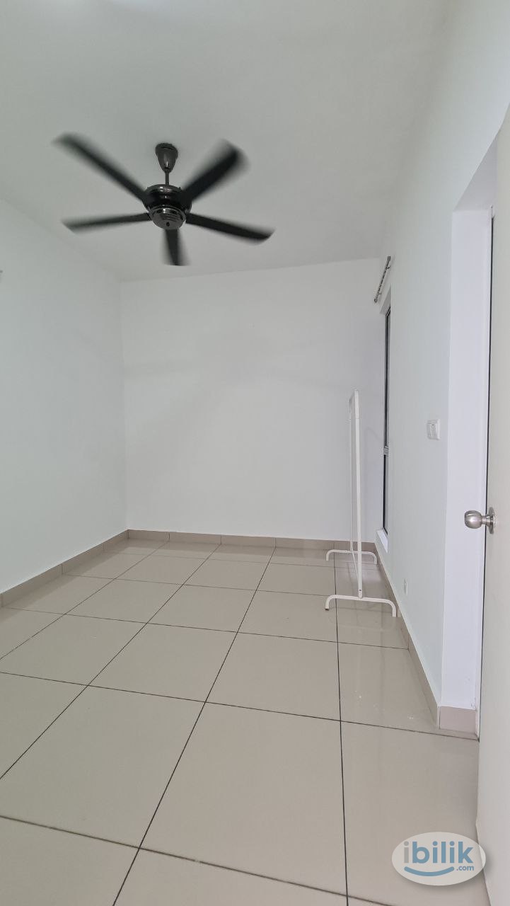 Middle Room at Simfoni 1 Condominium, Semenyih - Image 1