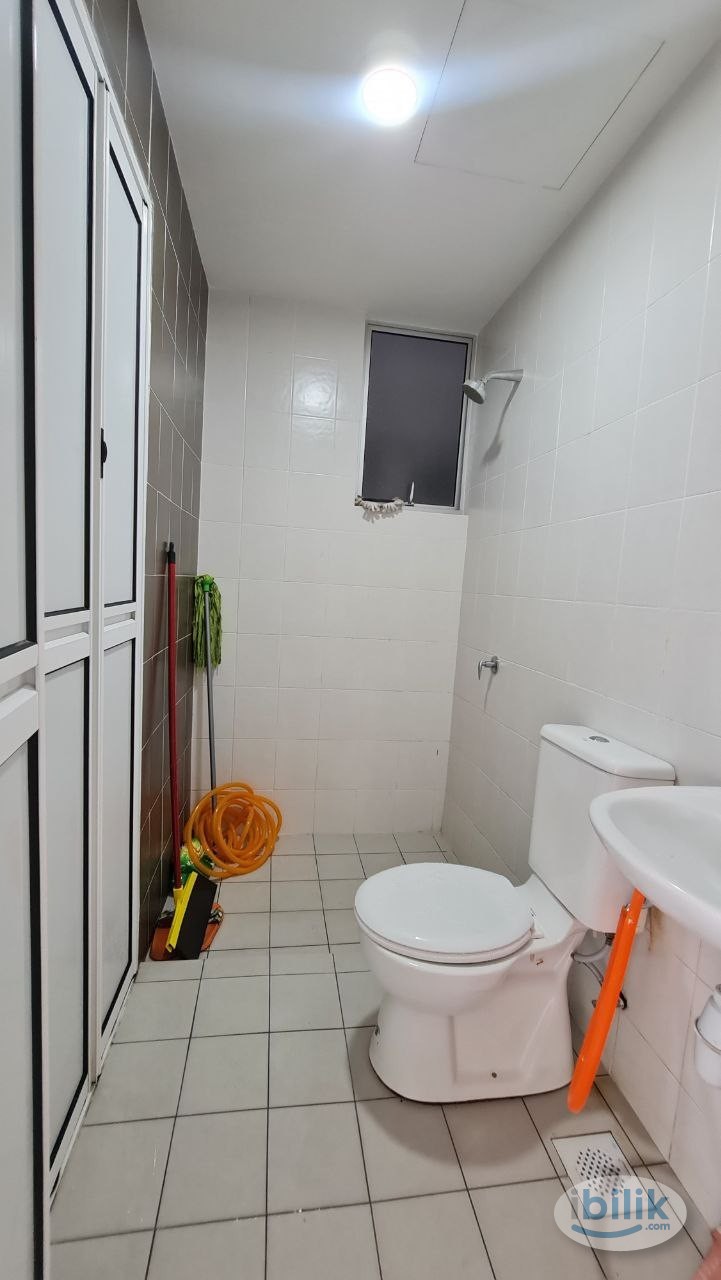 Middle Room at Simfoni 1 Condominium, Semenyih - Image 3