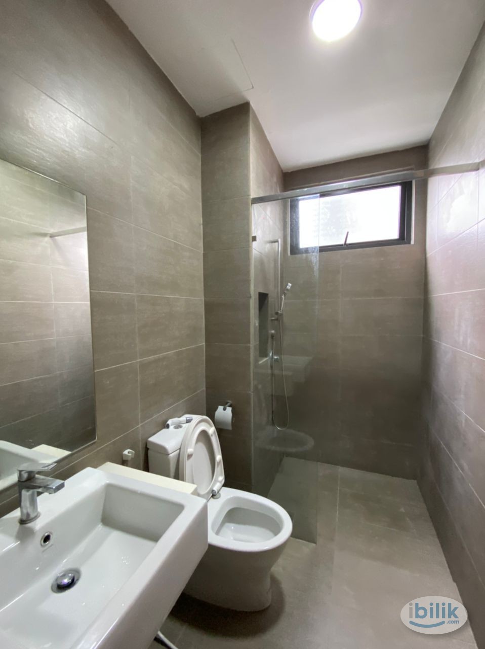 Single Room at SuriaMas, Bandar Sunway - Image 4