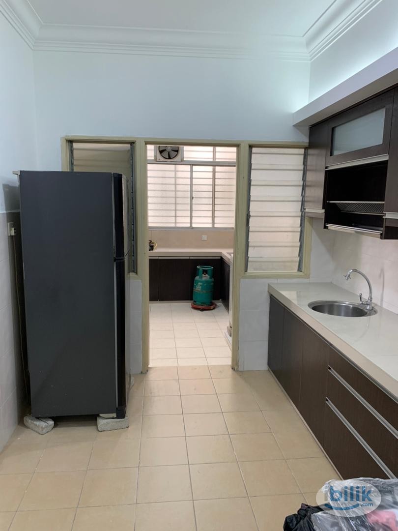 Single Room with Balcony at Bandar Sunway, Petaling Jaya - Image 1