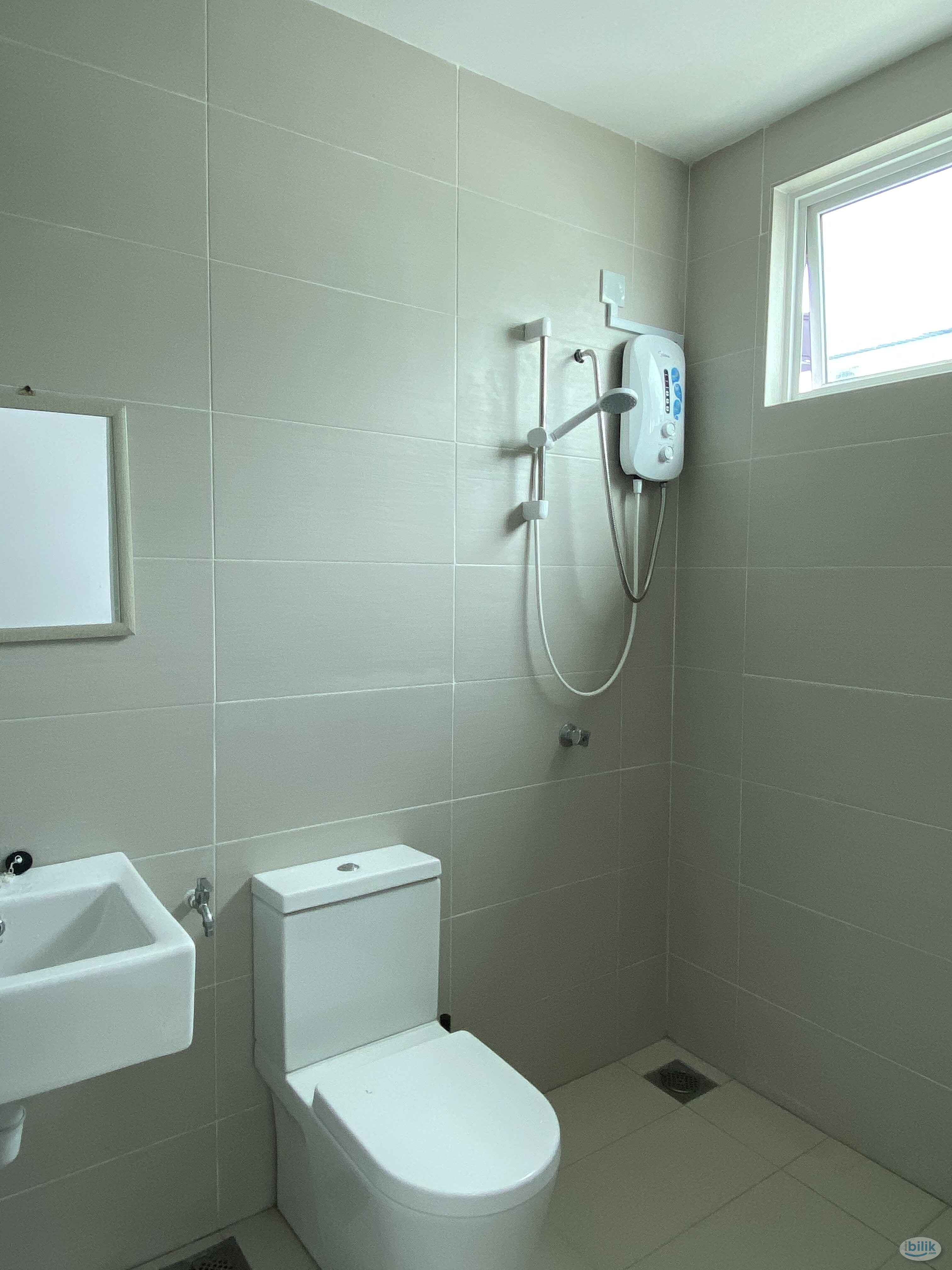 Middle Room at Bandar Sri Sendayan, Sendayan - Image 4