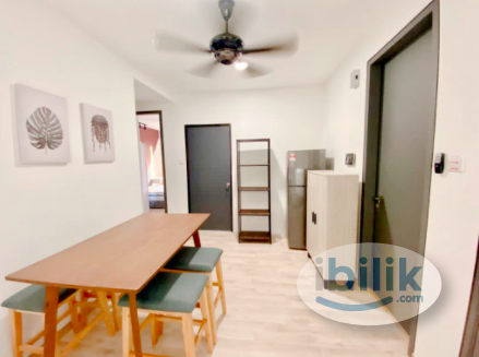 female master bedroom with balcony - Image 3