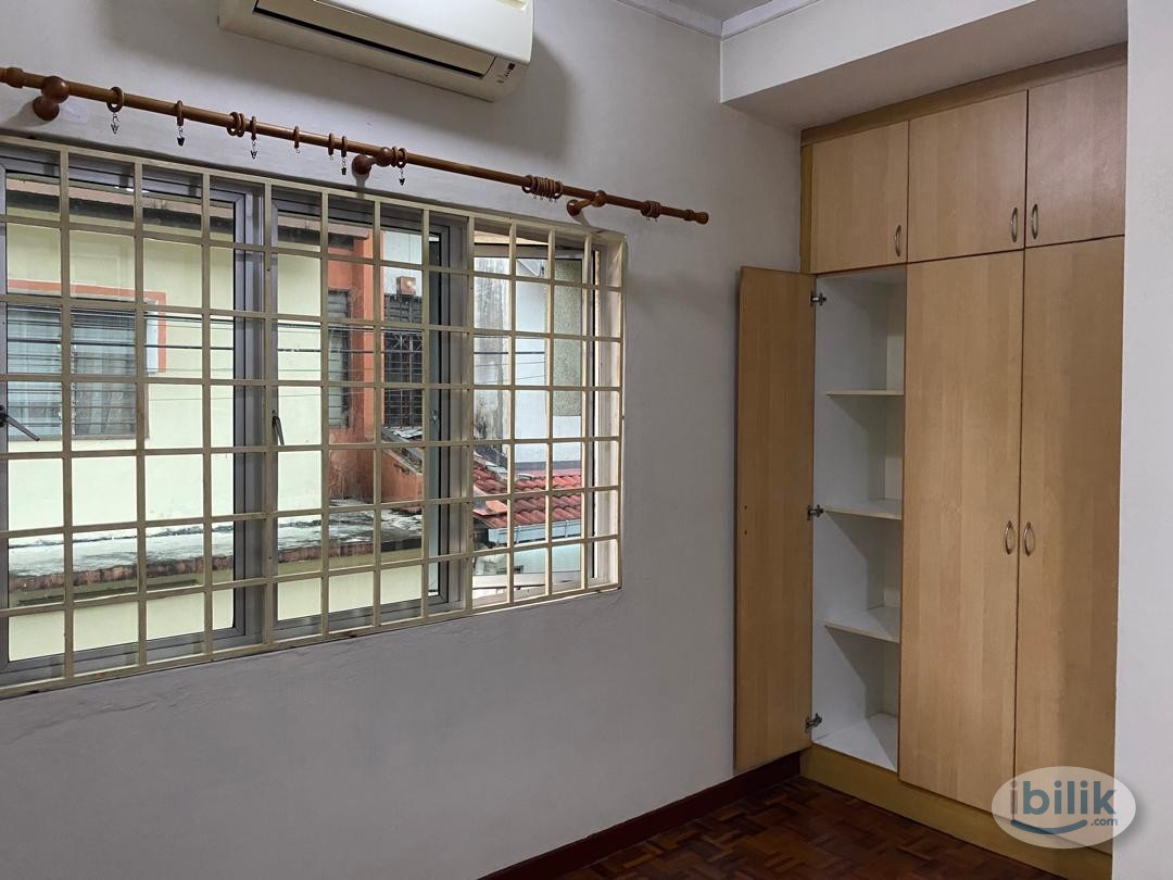 Pet Friendly Room with "Private" Bathroom + FREE Carpark - Image 2