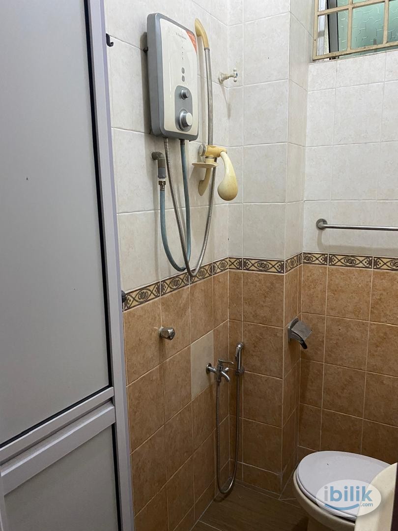 Pet Friendly Room with "Private" Bathroom + FREE Carpark - Image 5