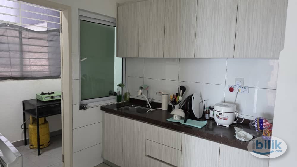 Master Room at The Holmes, Bandar Tun Razak - Image 5