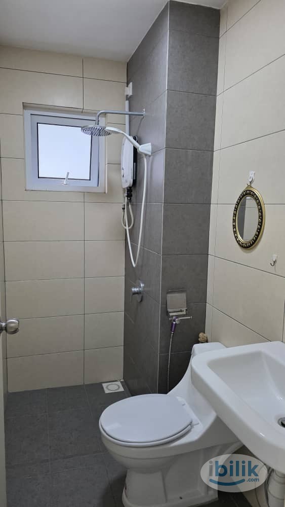 Master Room at The Holmes, Bandar Tun Razak - Image 3