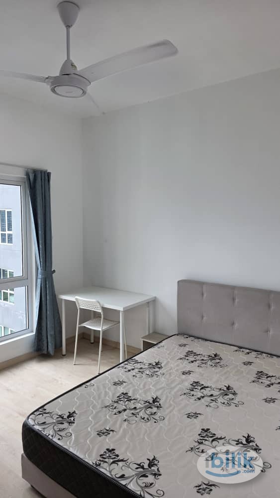 Master Room at The Holmes, Bandar Tun Razak - Image 1