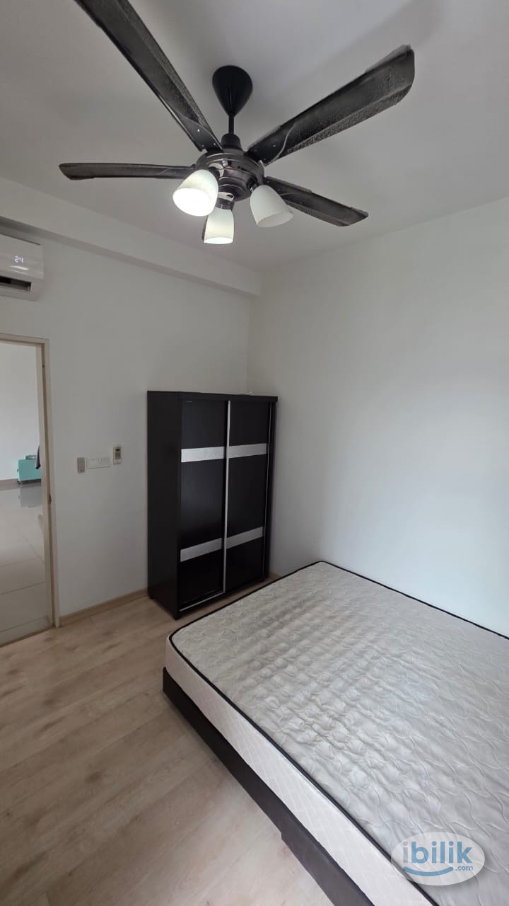 Middle Room at The Holmes, Bandar Tun Razak - Image 2