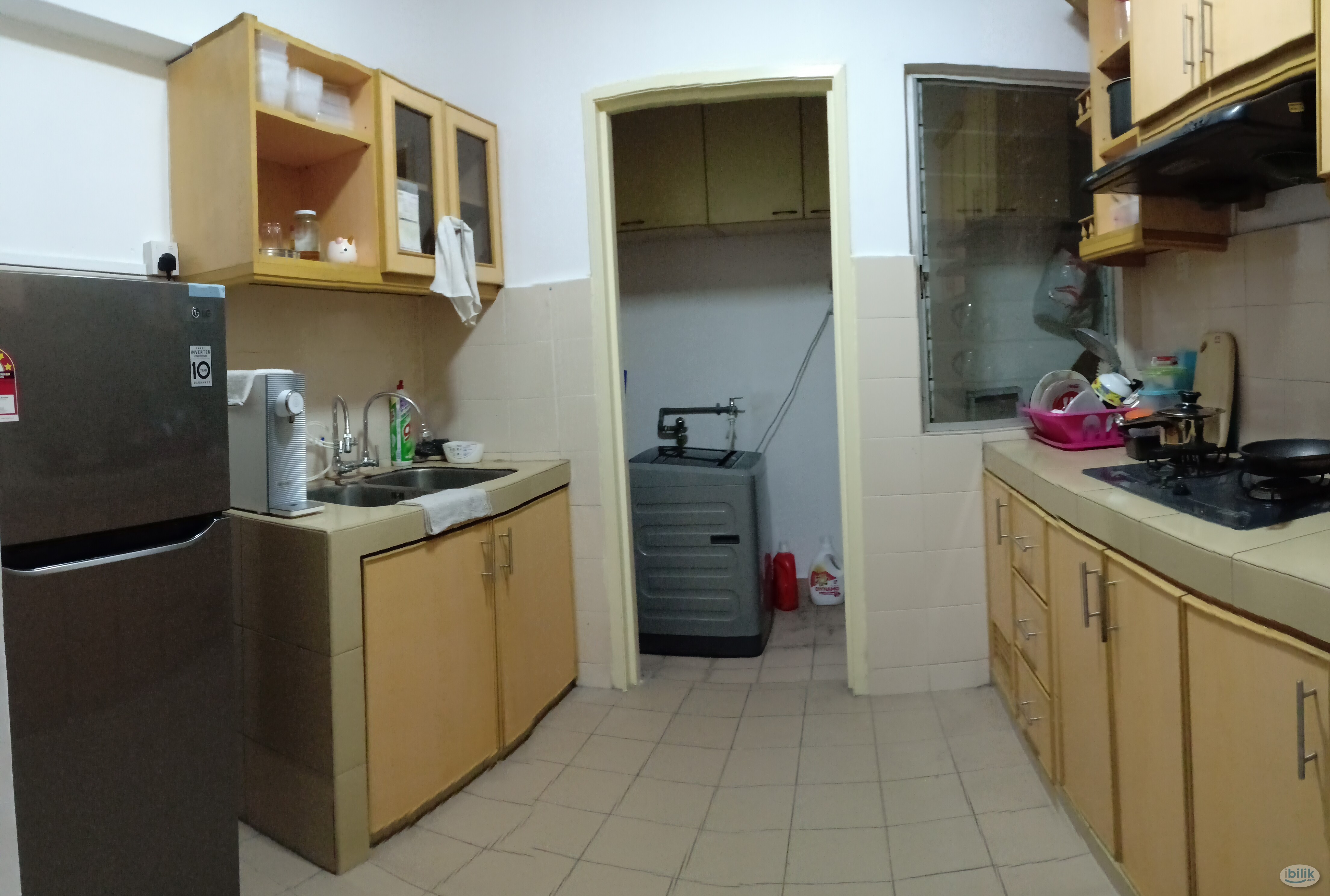 Cozy Private Medium Room with Queen Bedrooms, near LRT Kelana Jaya Line, at Ara Damansara - Image 2