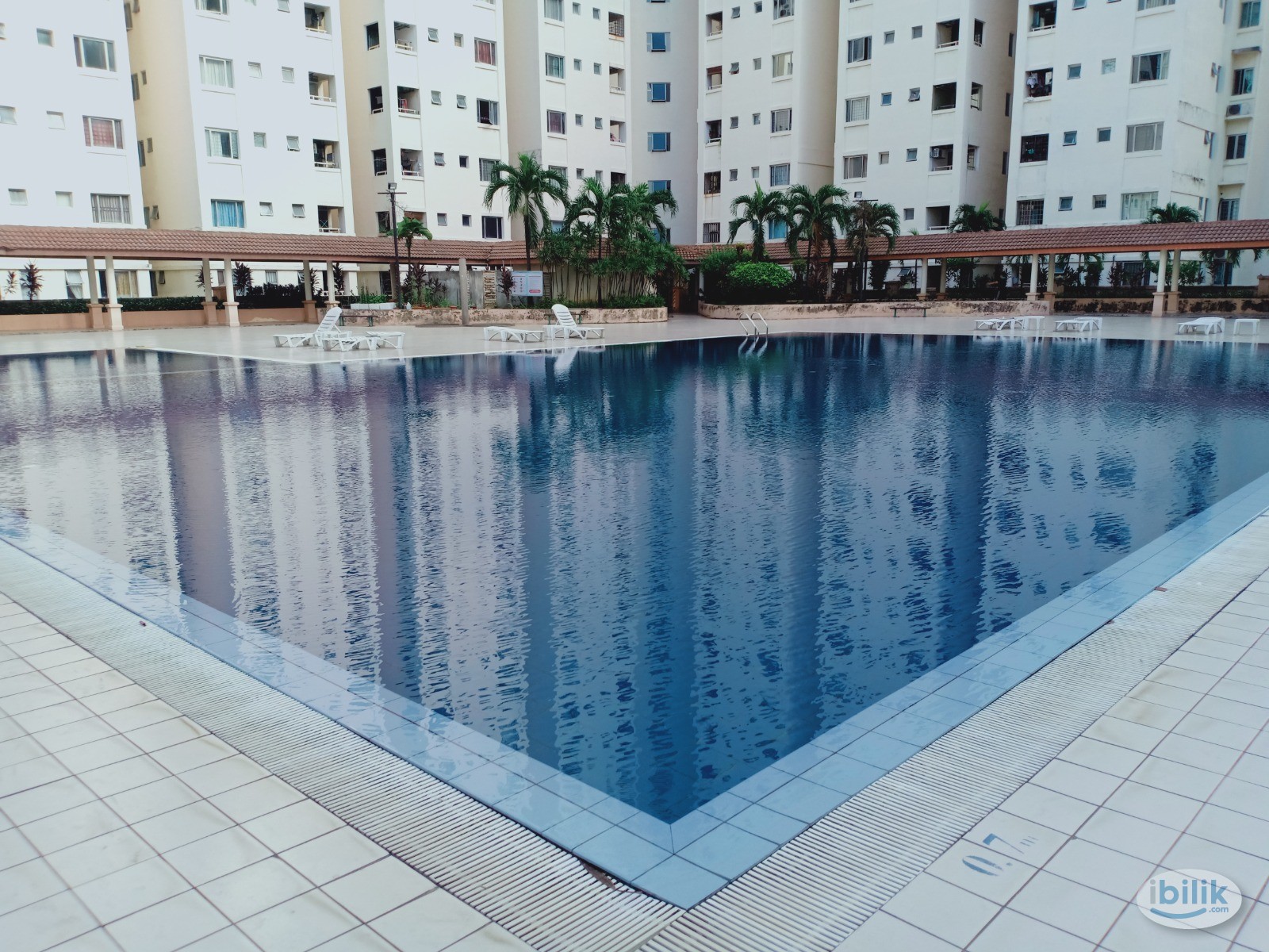 Cozy Private Medium Room with Queen Bedrooms, near LRT Kelana Jaya Line, at Ara Damansara - Image 5