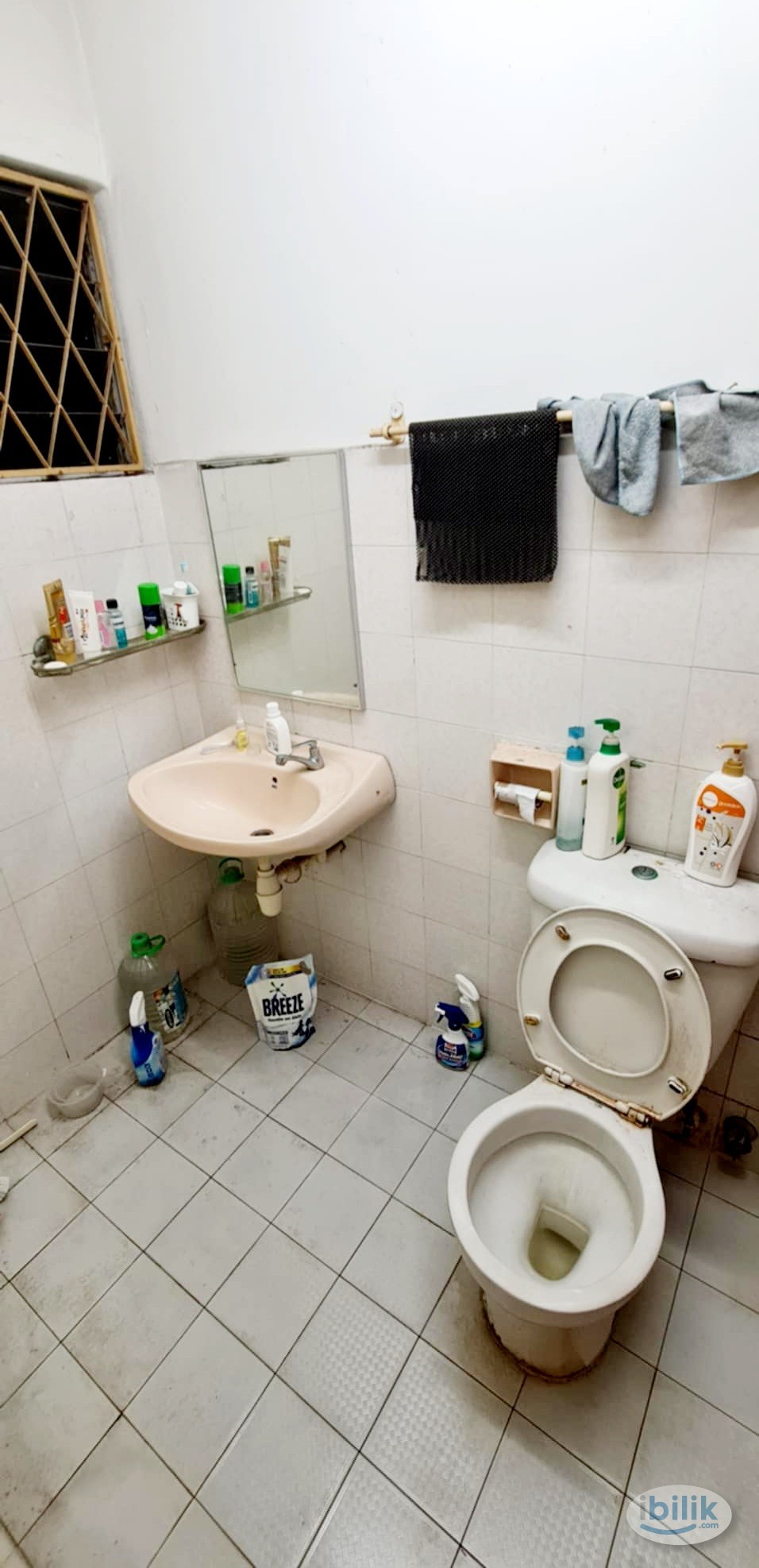 Middle Room at BU2, Bandar Utama - Image 4