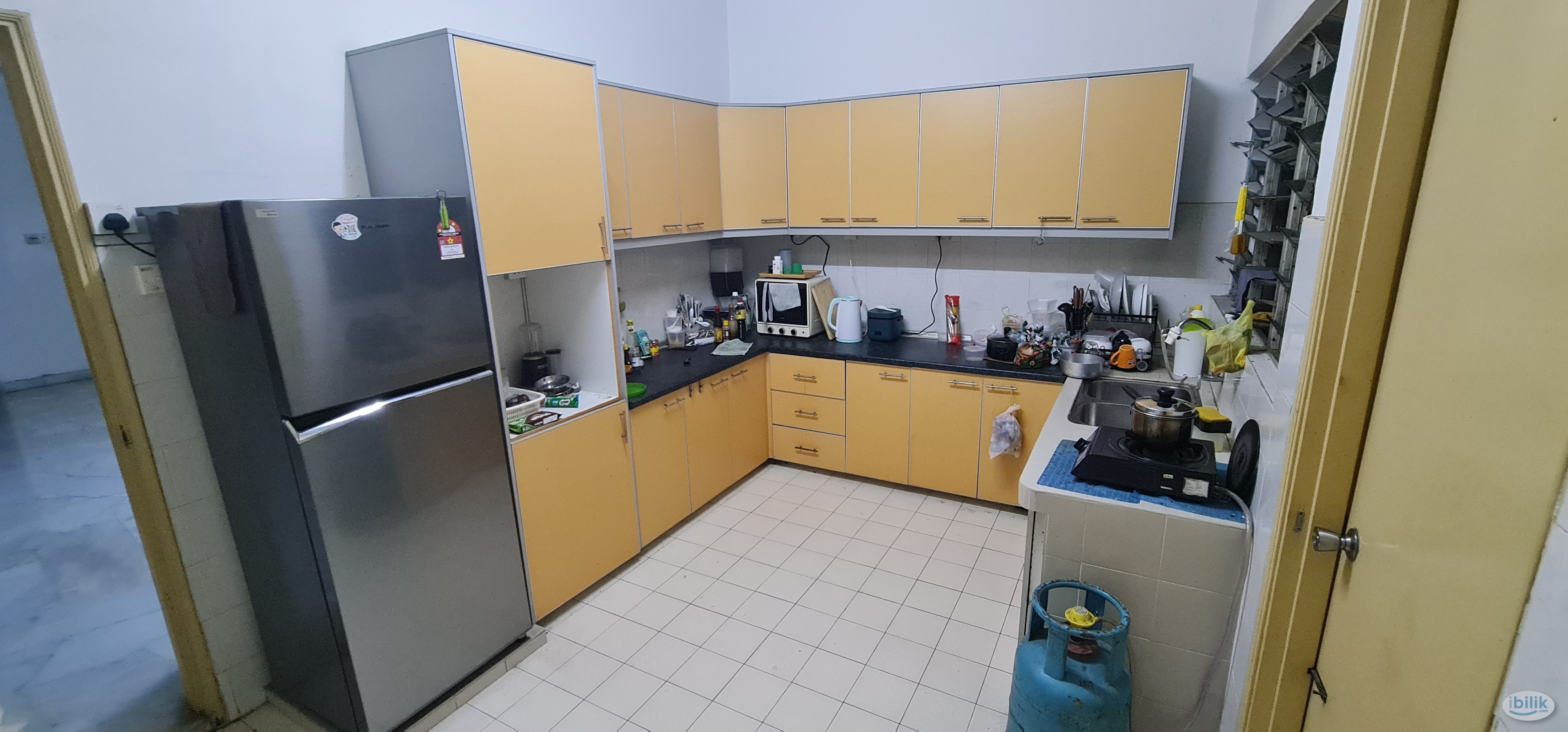 Middle Room at BU2, Bandar Utama - Image 5