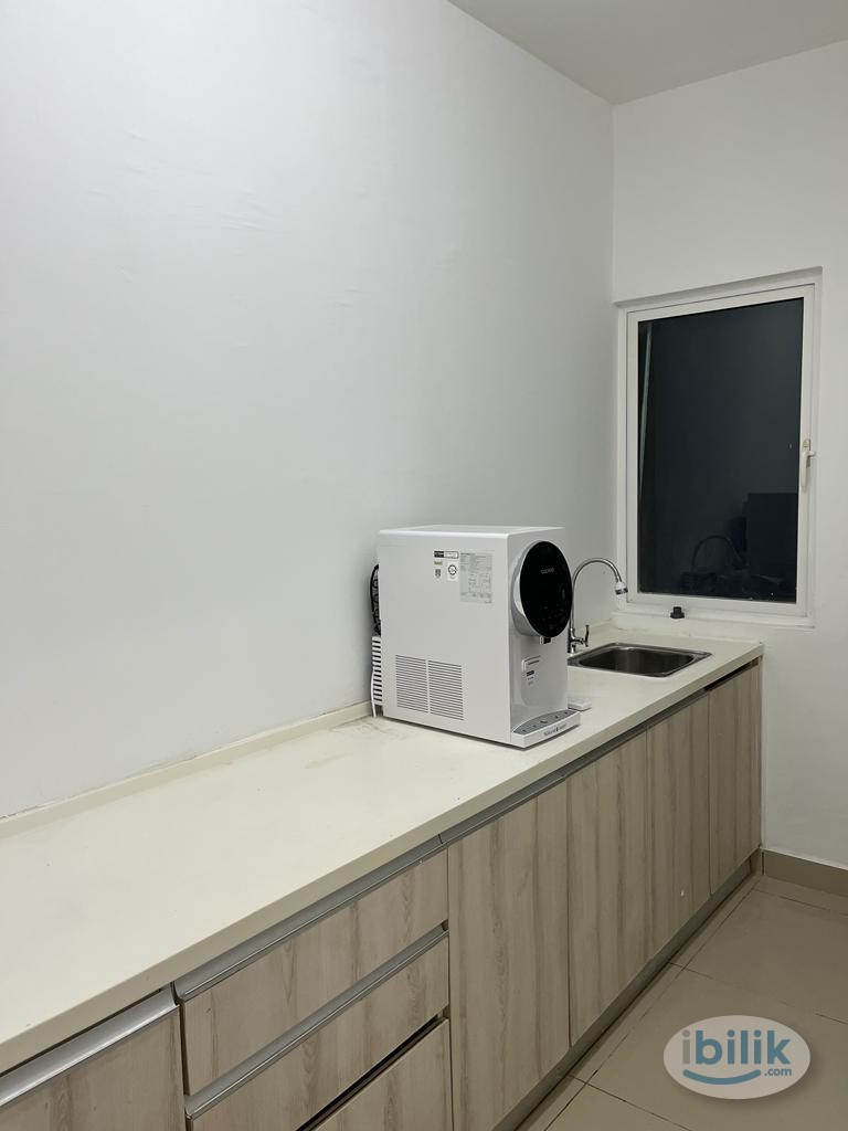 🏫 Fully Furnished Master Room for Rent @Ara Damansara - Image 1