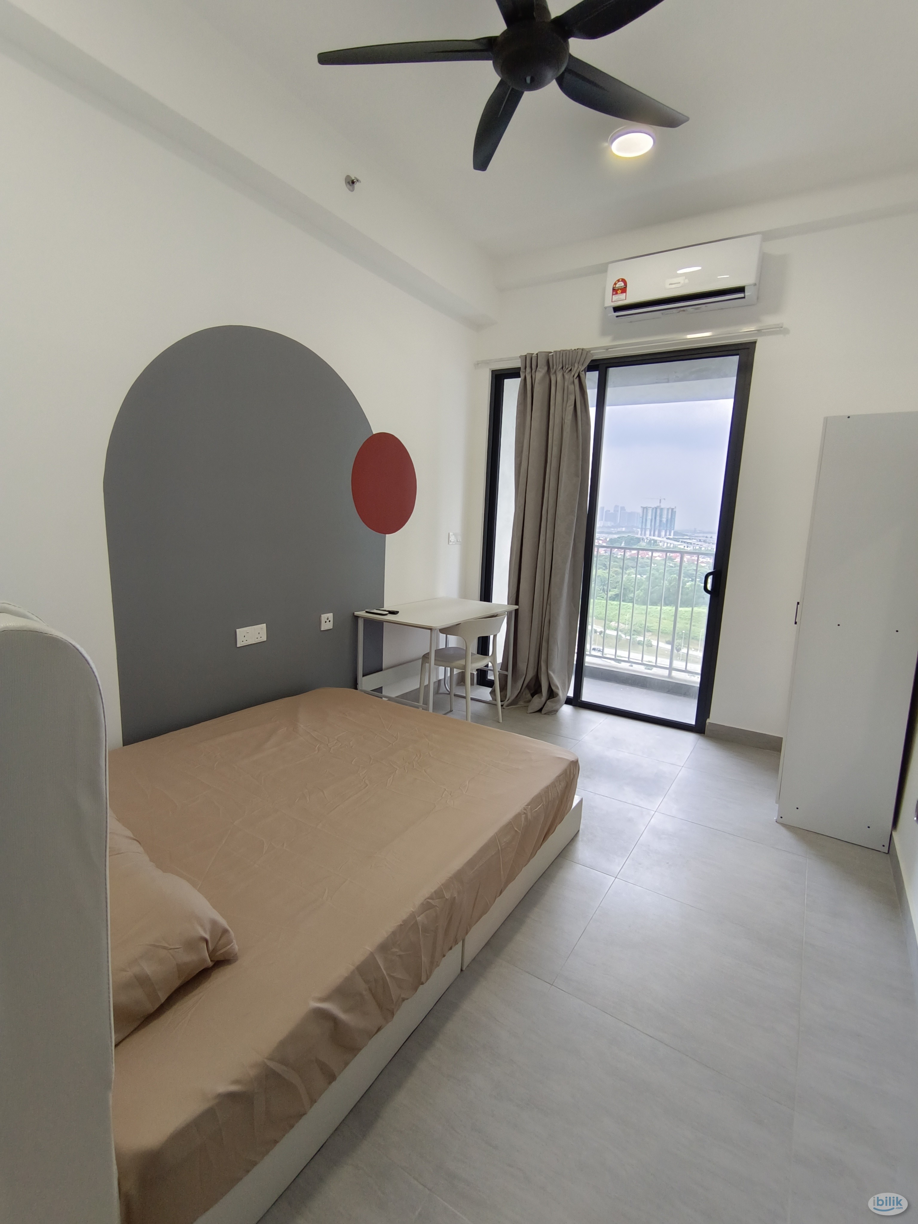🛏️Room with Balcony for rent for chinese only, 🅿️private car park, 7 min walking to SCCC,Setia City Mall, Kossan Tower,  - Image 1