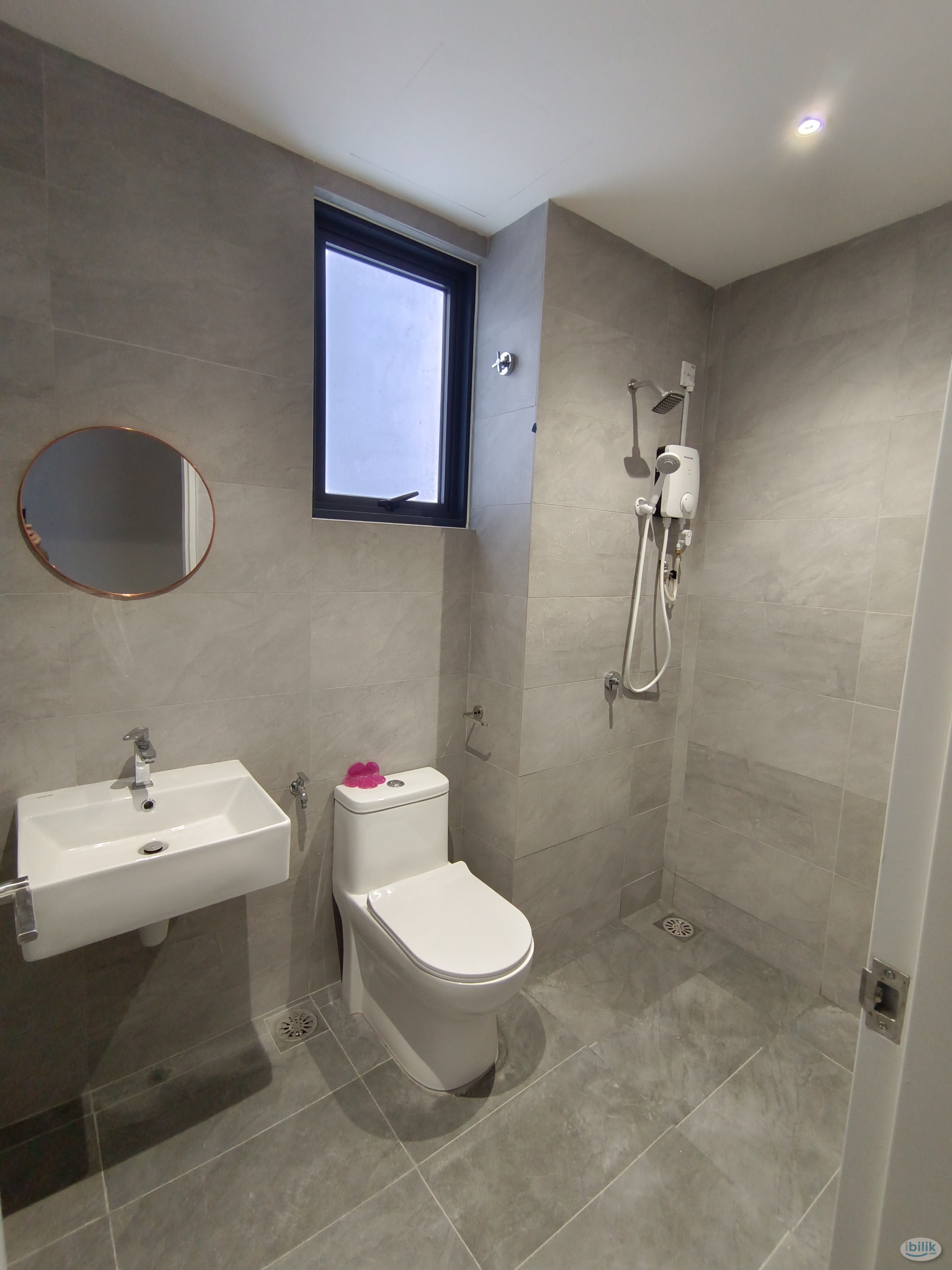 🛏️Room with Balcony for rent for chinese only, 🅿️private car park, 7 min walking to SCCC,Setia City Mall, Kossan Tower,  - Image 3