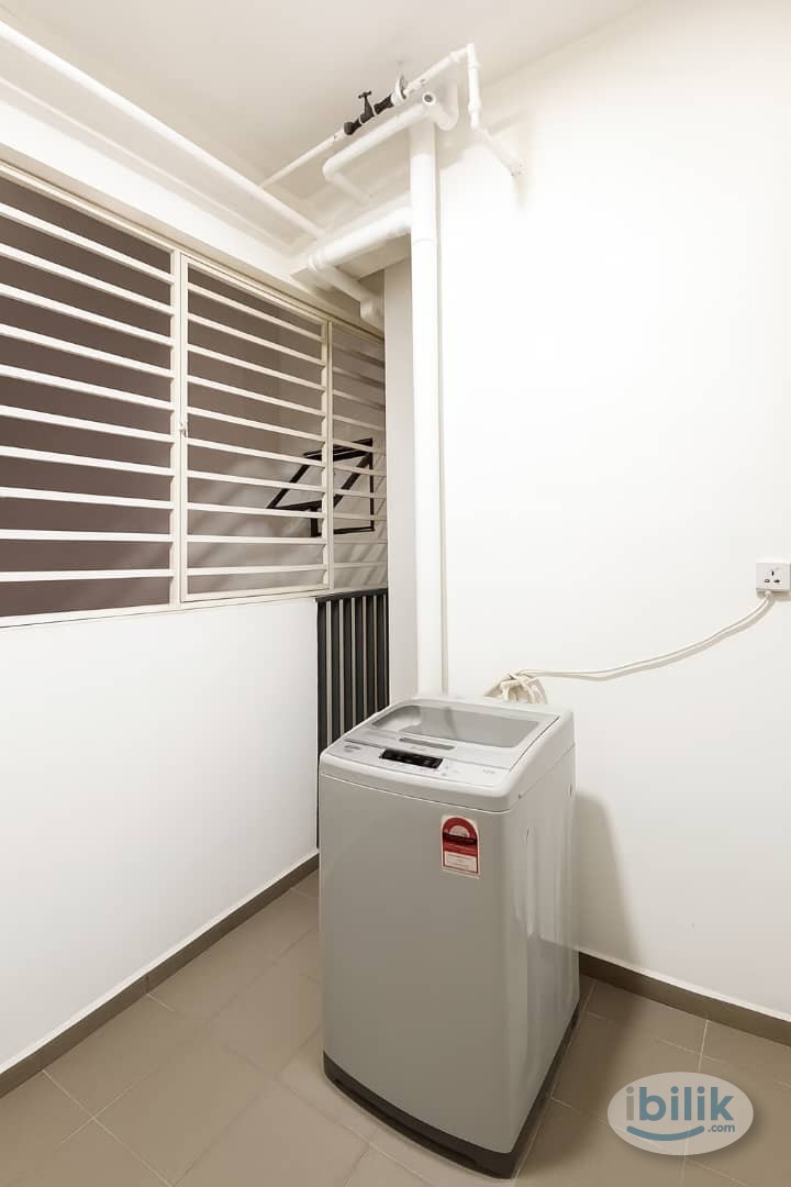 Spacious Balcony Room at The Greens @ Subang West, Shah Alam - Image 4