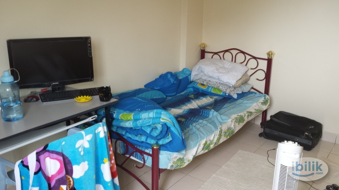 Middle Room at Casa Puteri, Bandar Puteri Puchong - Image 1